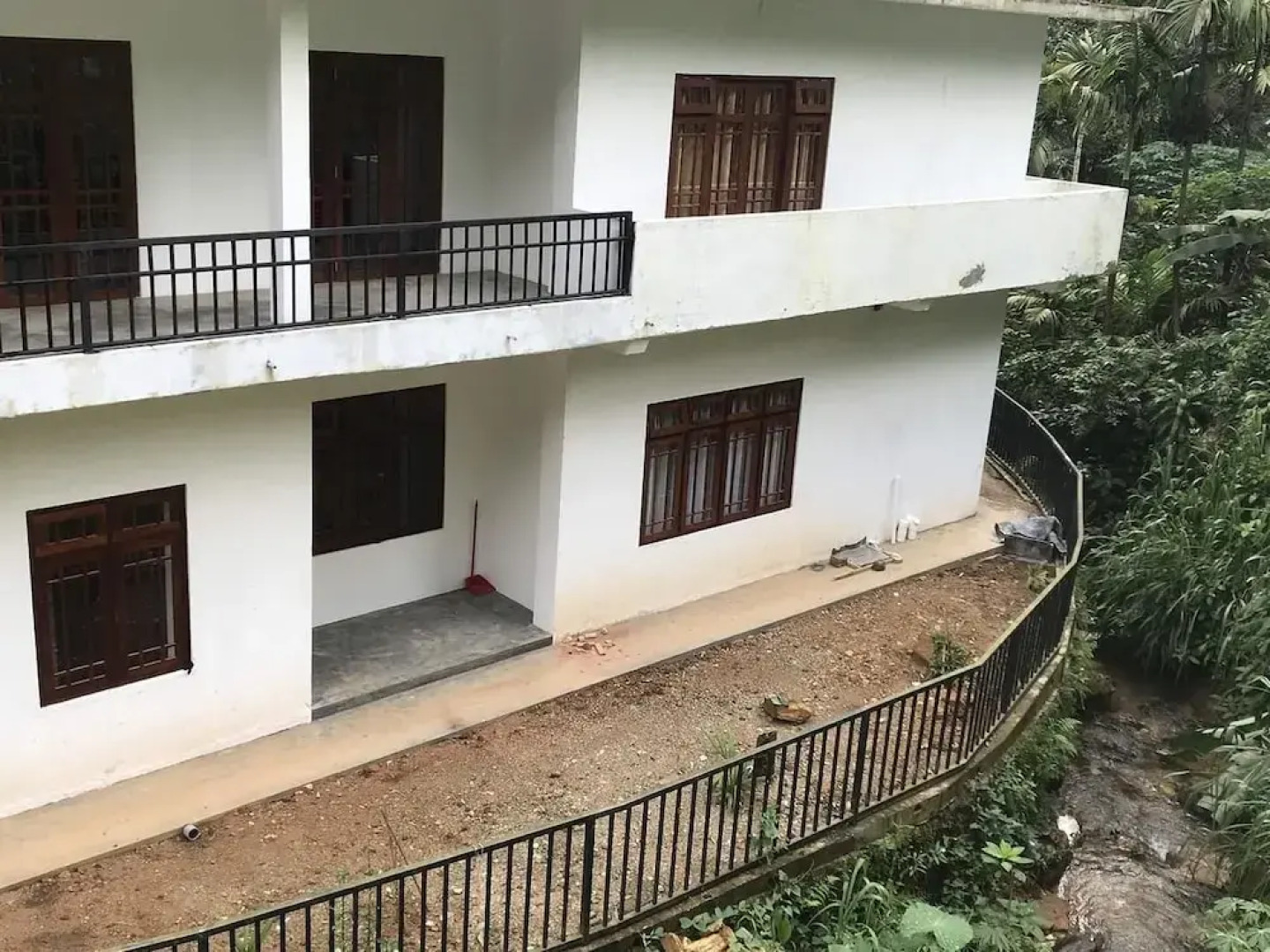 Canalside Villa & Guest House