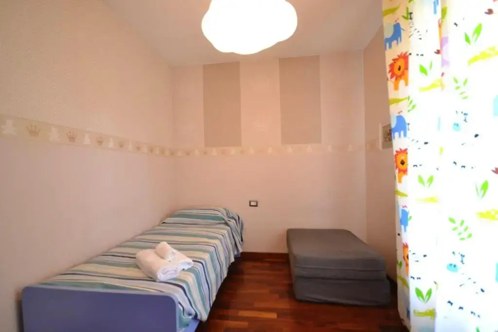 2 bedrooms appartement with city view enclosed garden and wifi at Vercelli