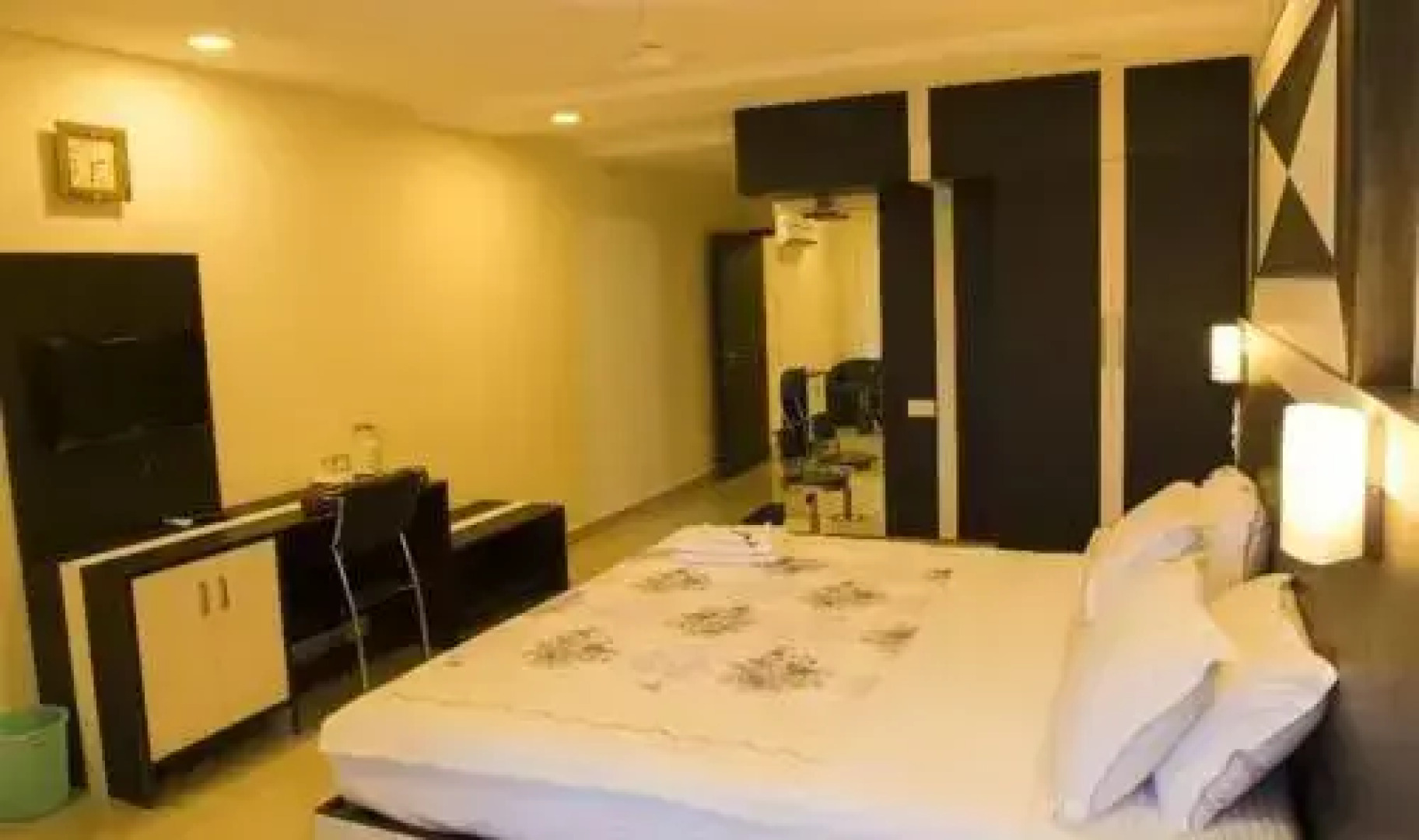 Hotel Green Park Suites