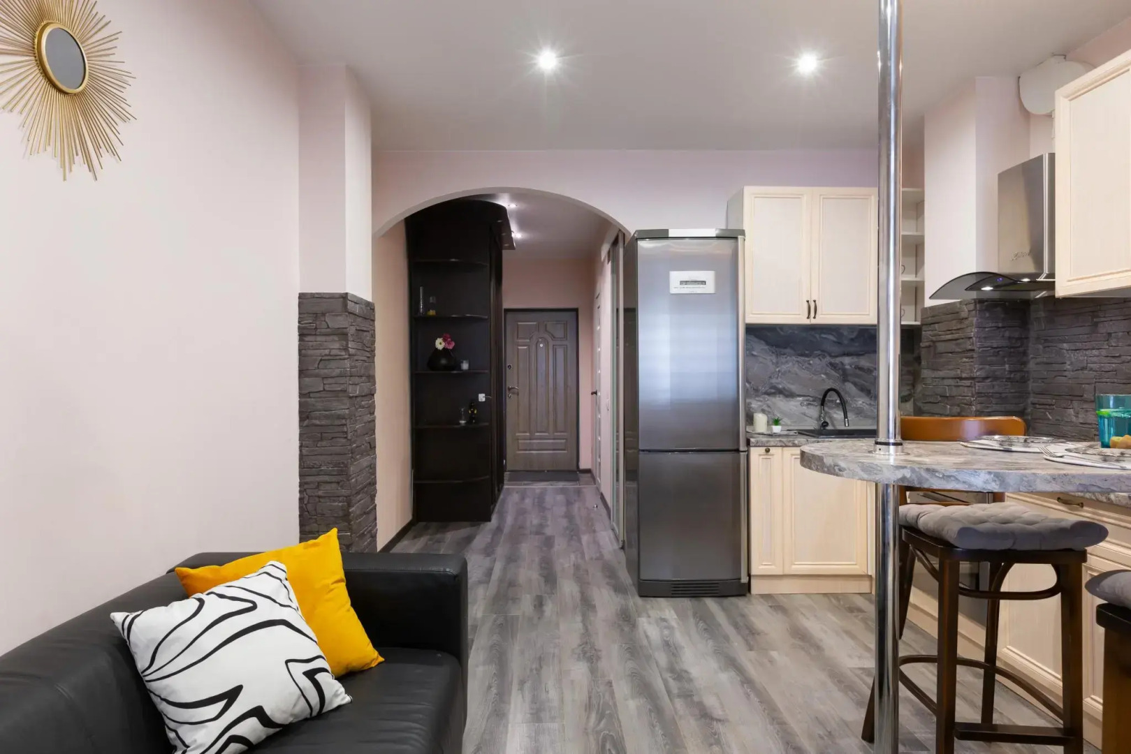 Апартаменты на проезде Сургутский