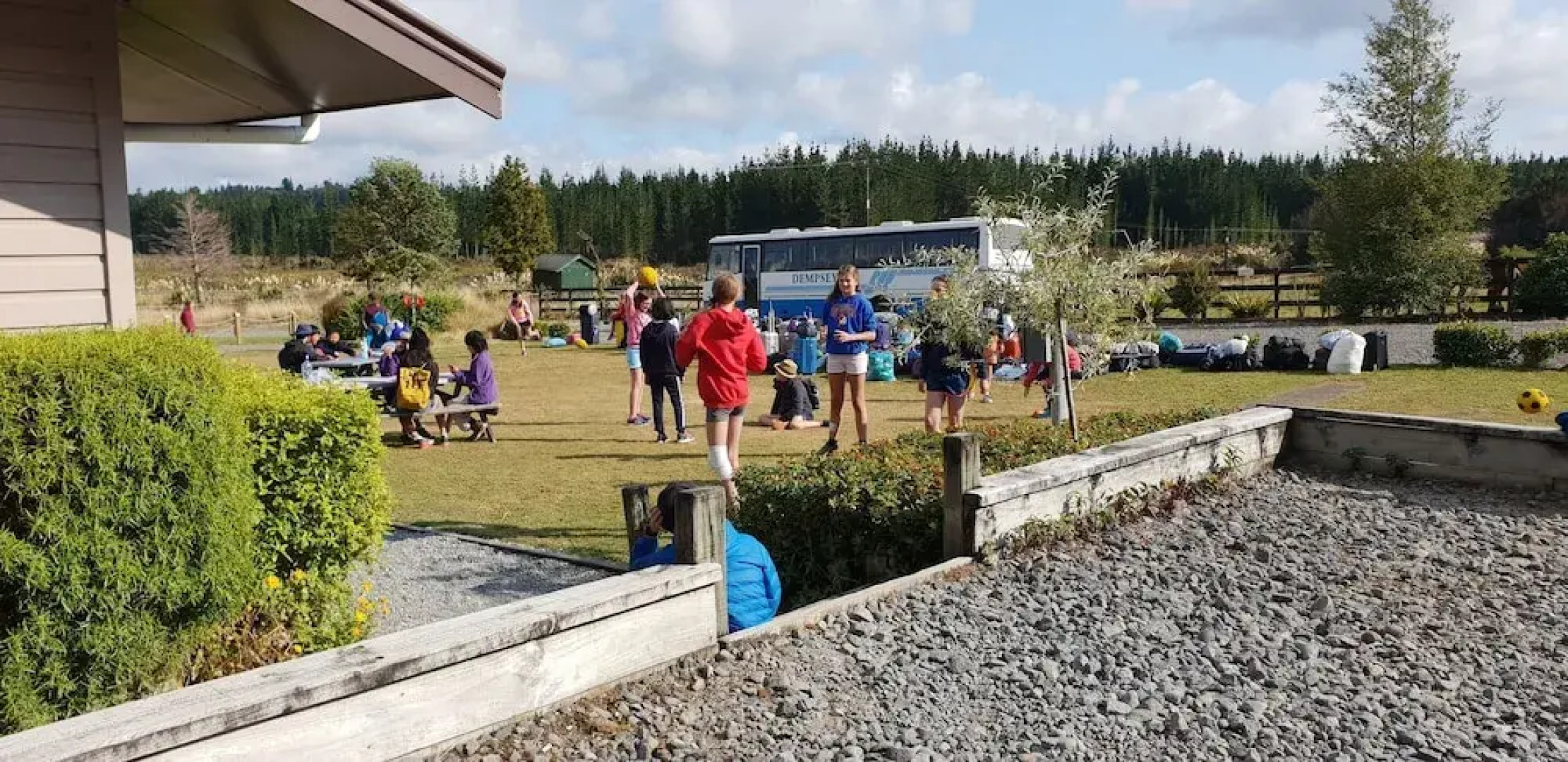 The Crossing Lodge and Backpackers