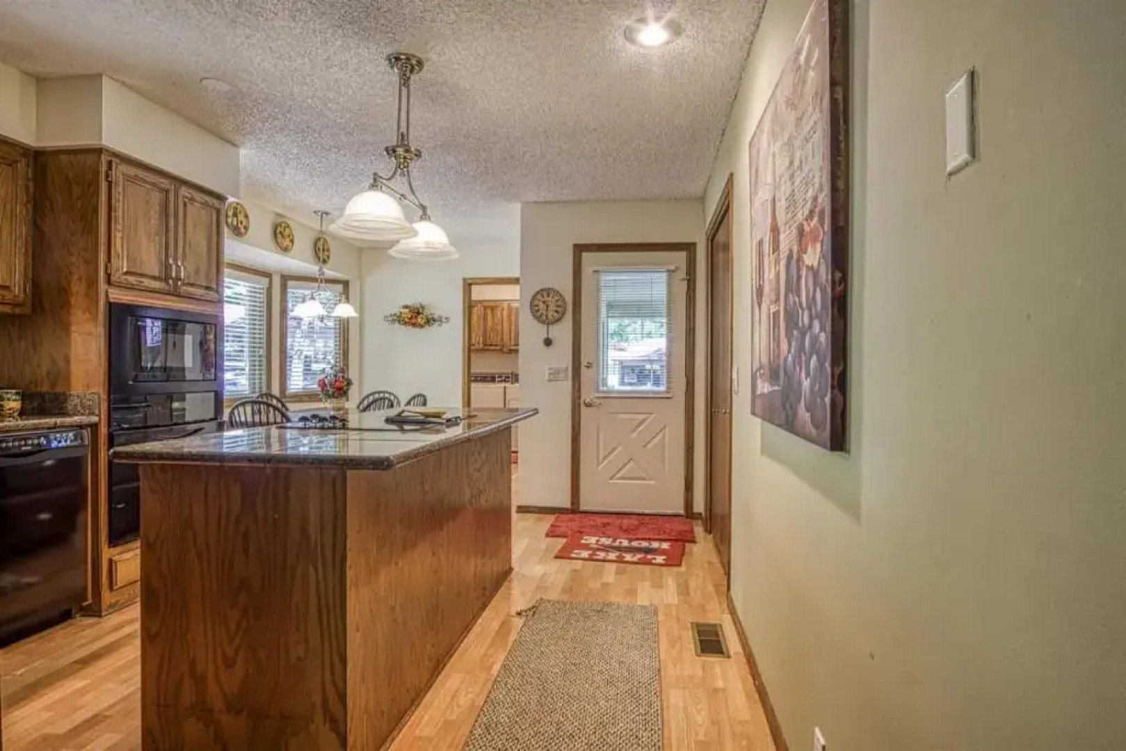 02101 - 1 LaCanada Lane