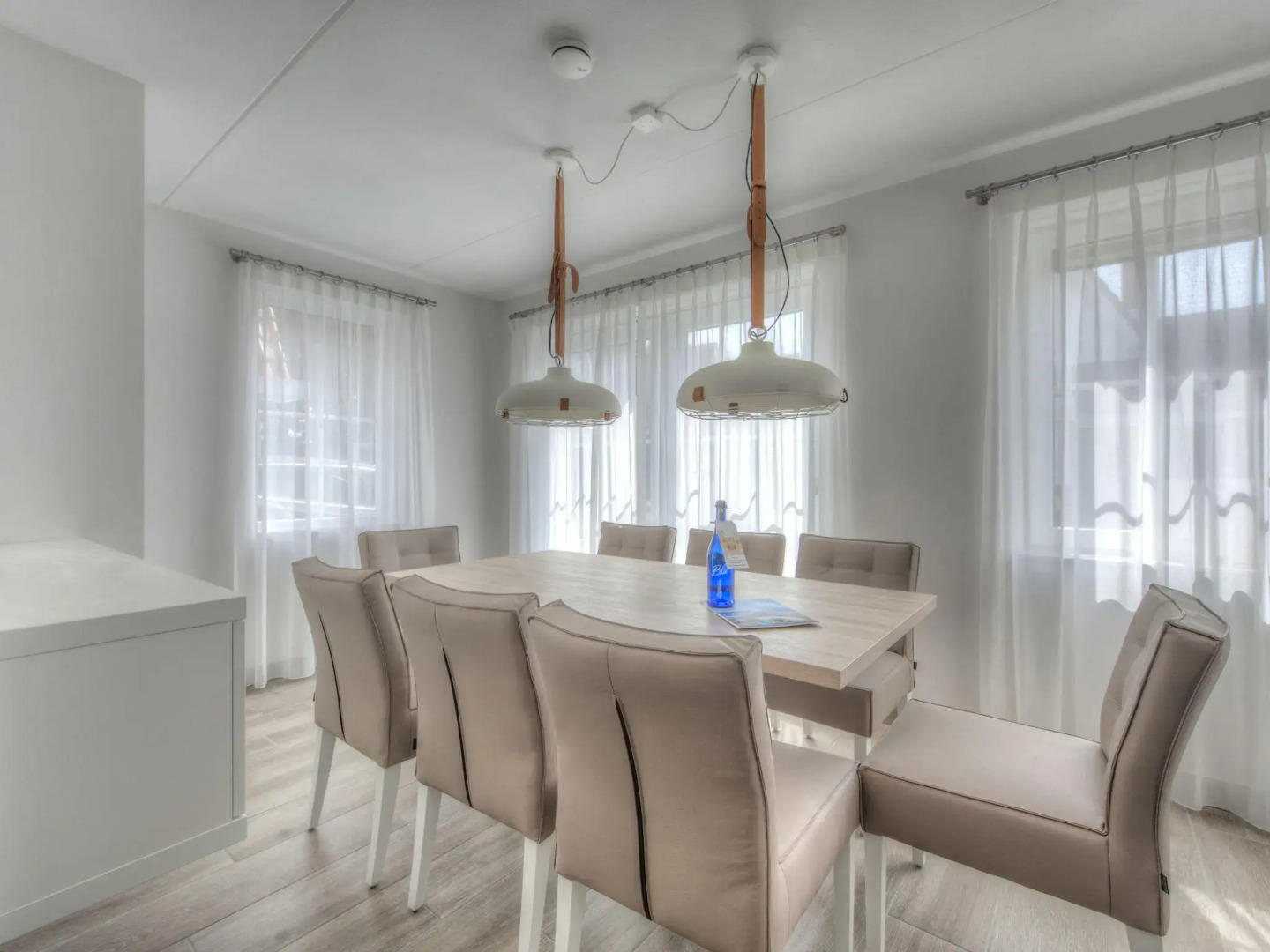 Luxurious Stately Villa With 3 Bathrooms, 1km From the Beach