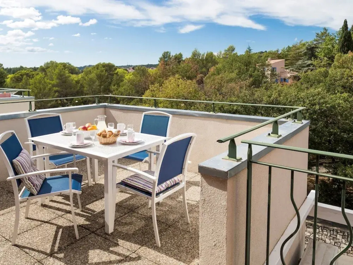 Well-kept Apartment in a Pleasant Town in the Provençe