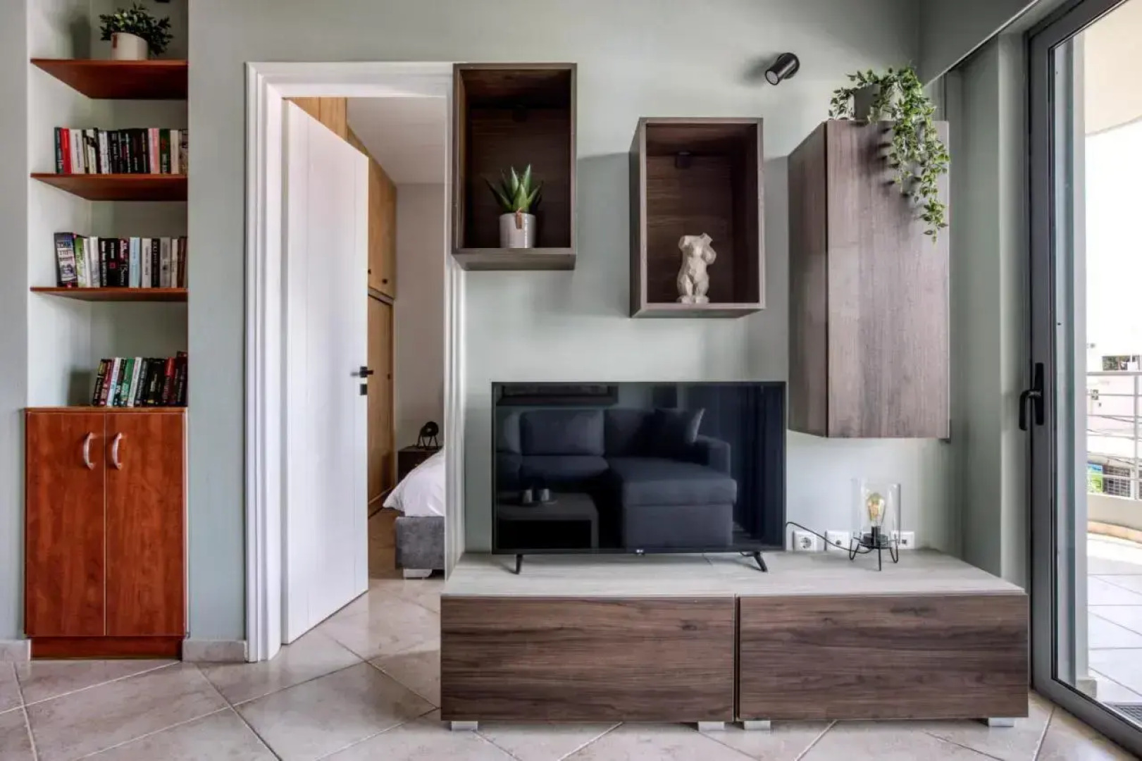 Sunny & cosy 2nd floor apt with a balcony