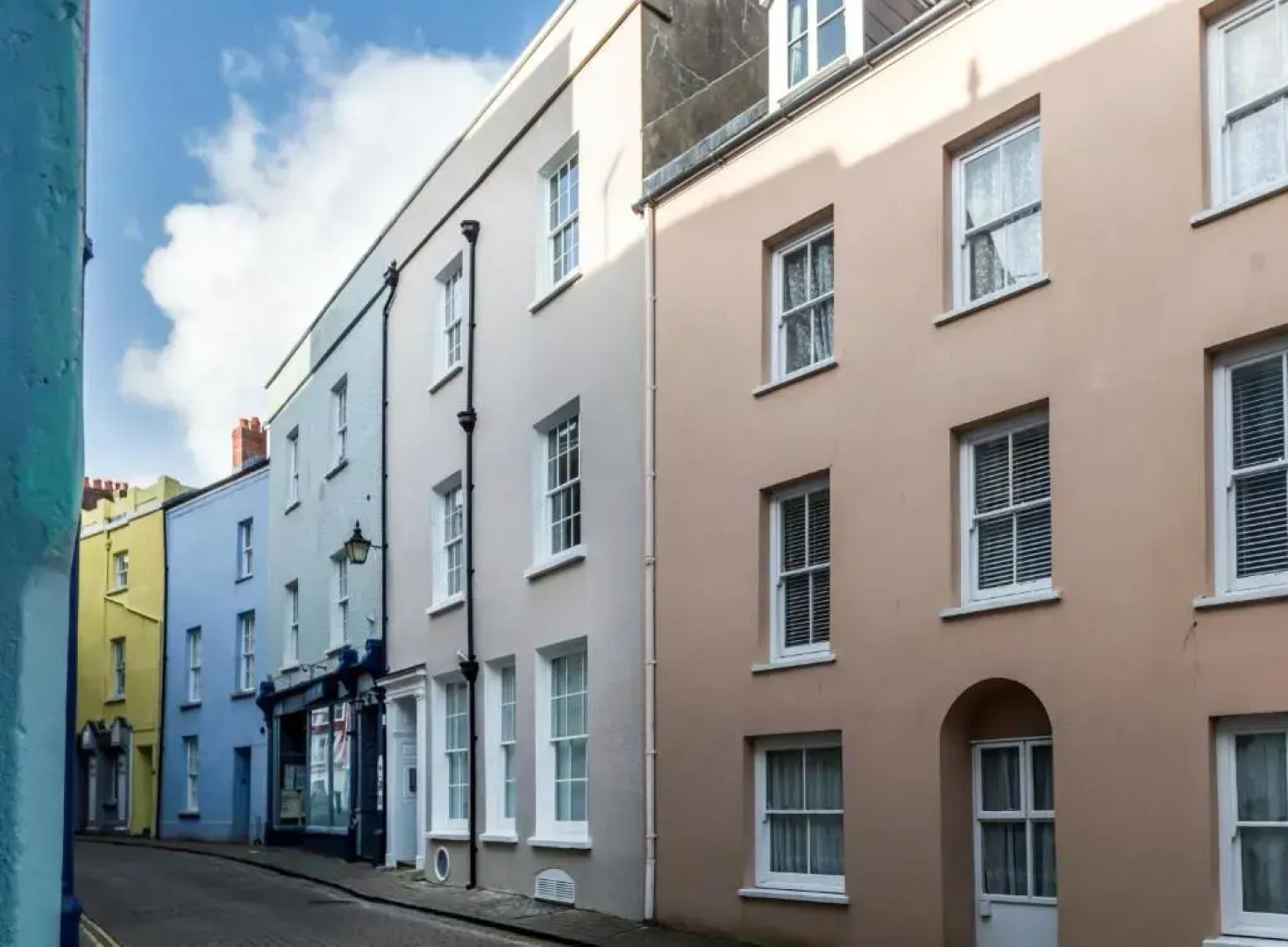 Pieces of Eight - 2 Bedroom Apartment - Tenby - (Windsor House)