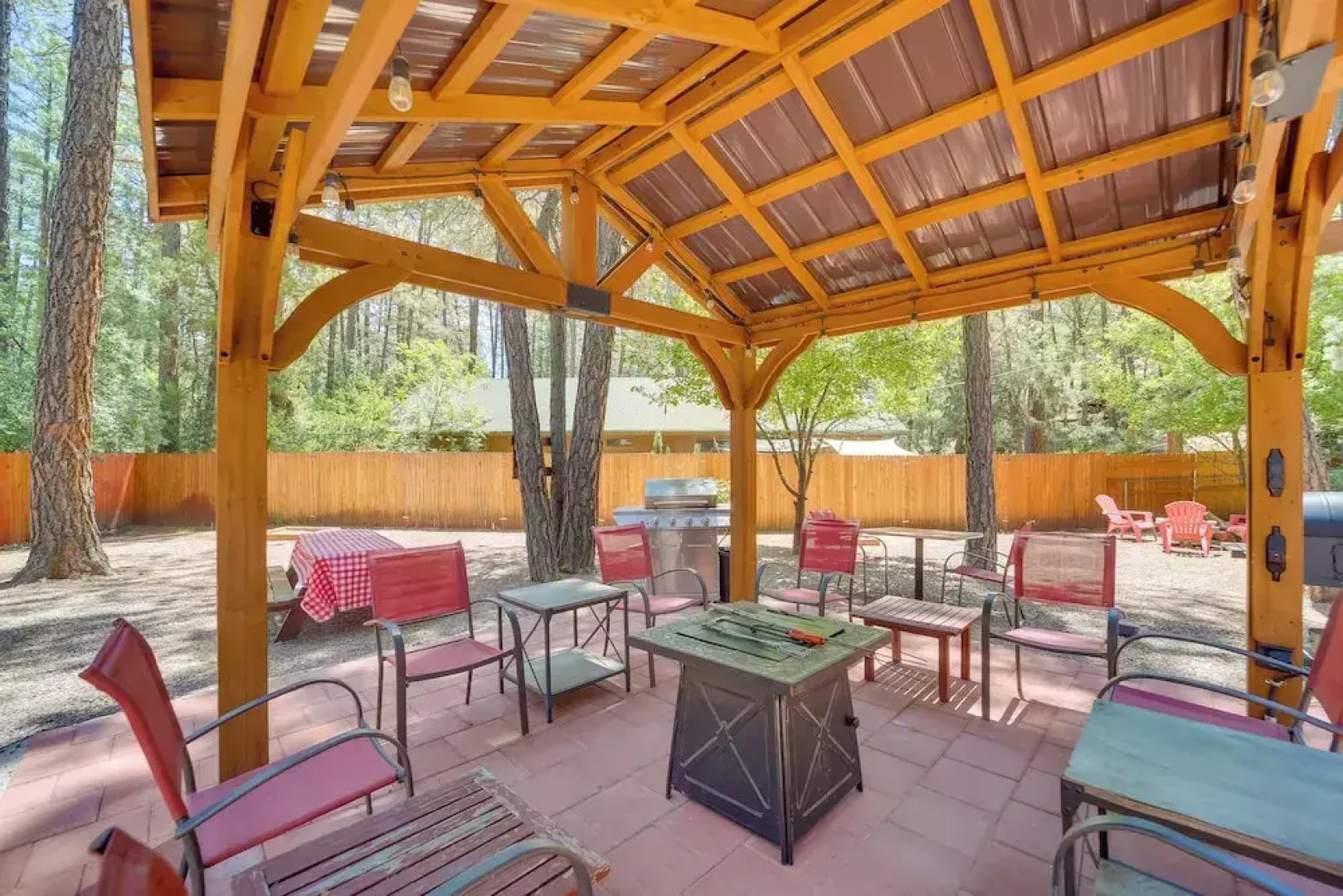 Relax Fireside + Play Games! Hikers Haven in Pine