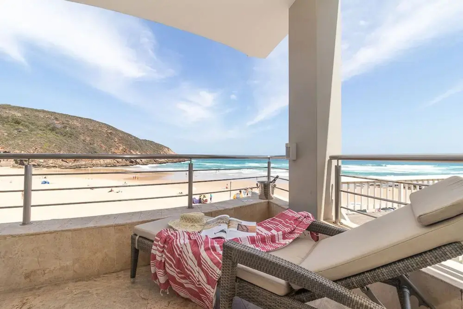 Charming Room With a sea View