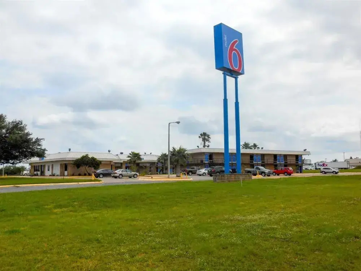 Sky Palace Inn & Suites by Jasper Beeville