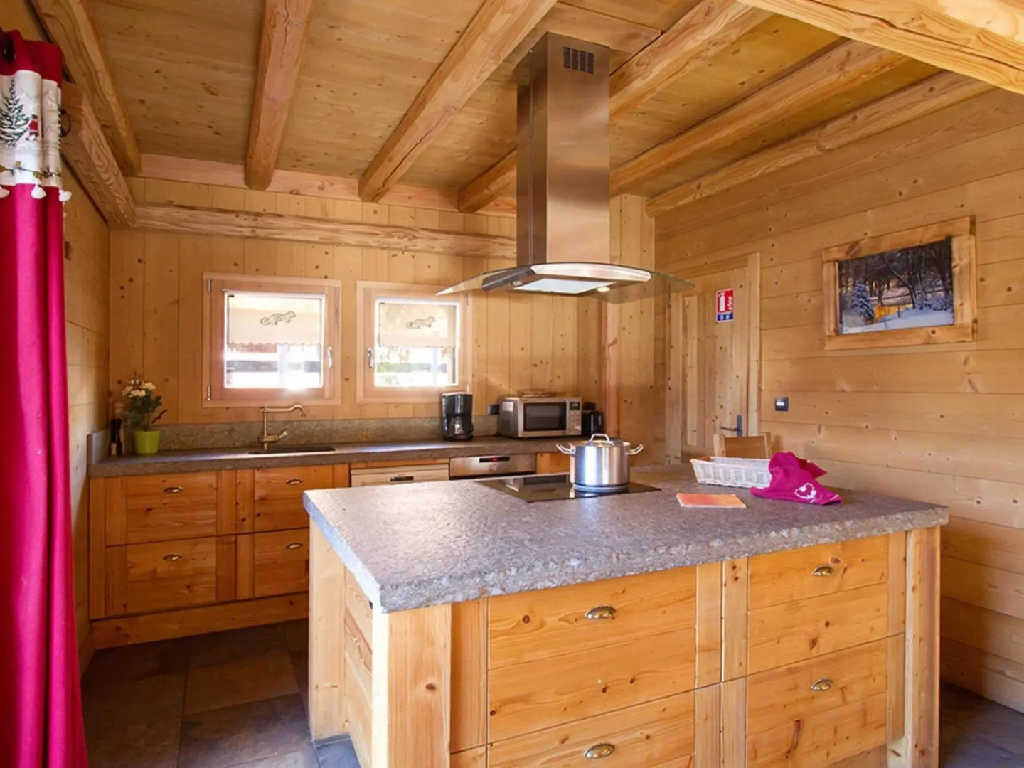 Beautiful 14-person chalet with sauna and private swimming pool in Les Deux Alpes