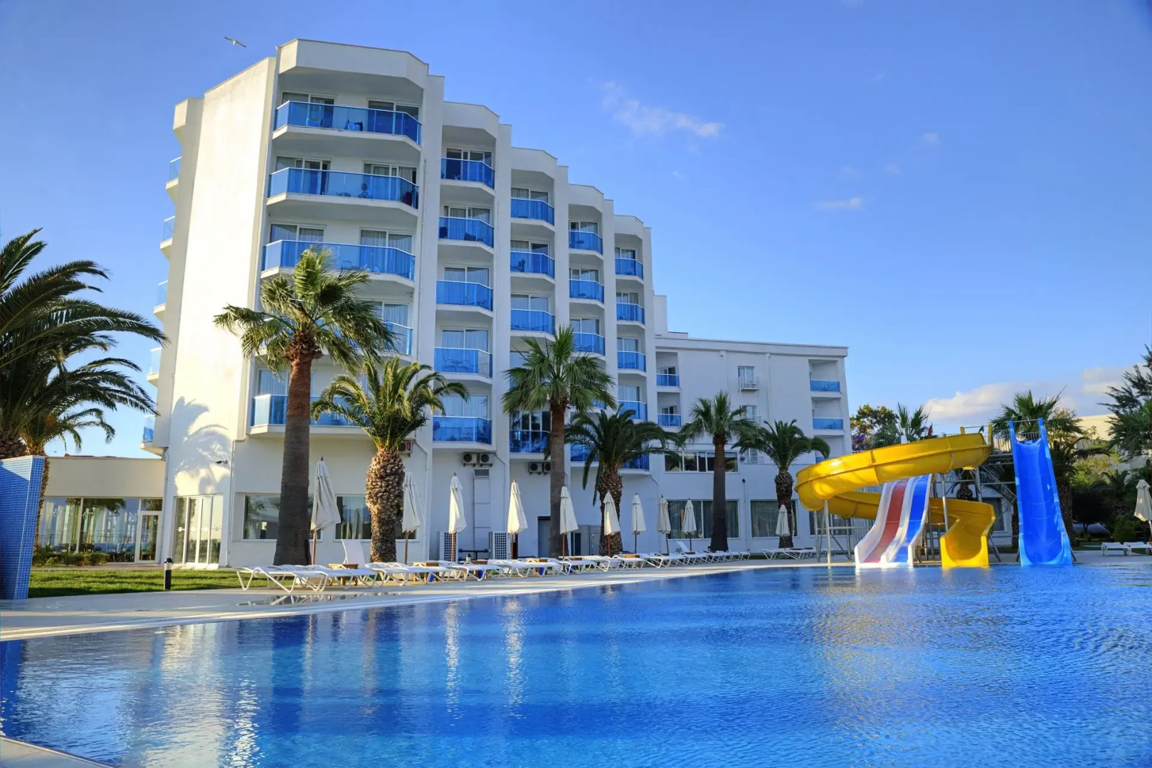 Le Bleu Hotel & Resort