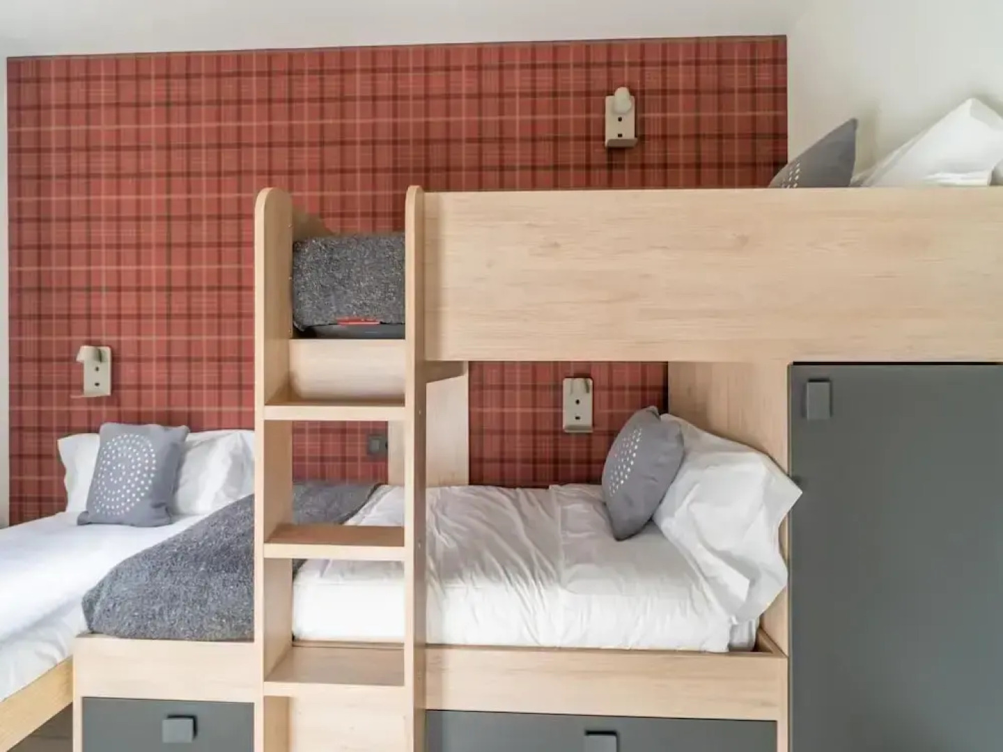 Stone Home in Benasque Near Scenic Lake