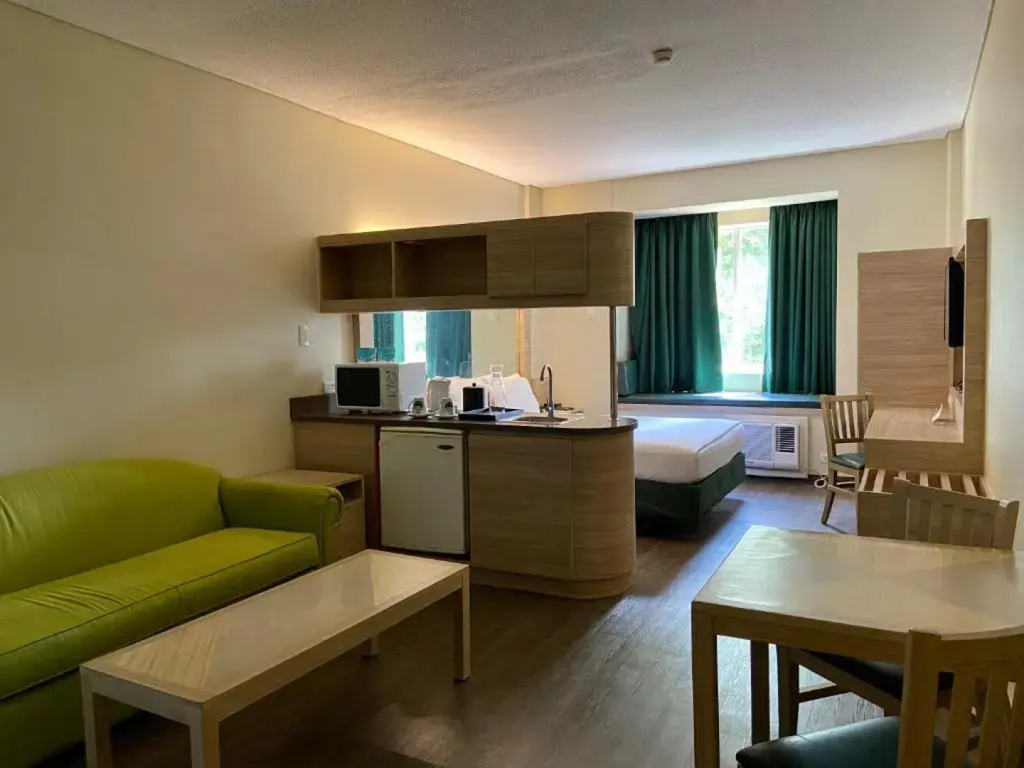 Microtel Inn & Suites