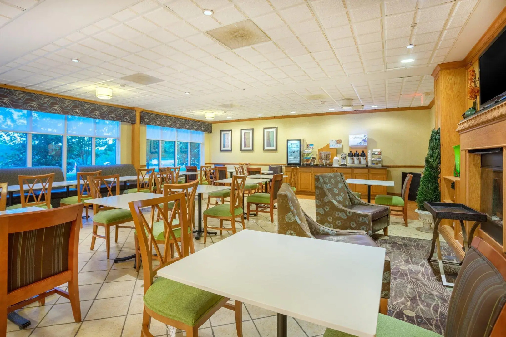 Holiday Inn Express Hotel & Suites Woodbridge by IHG