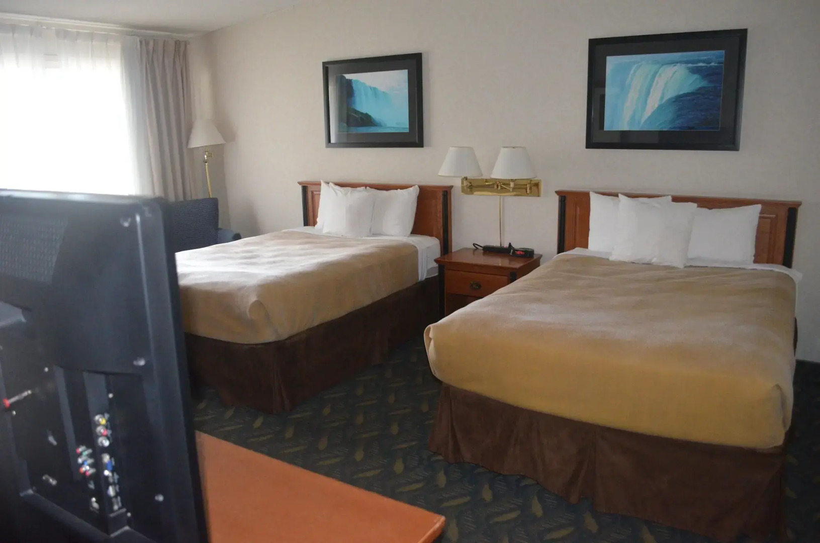 Travelodge by Wyndham Niagara Falls at the Falls