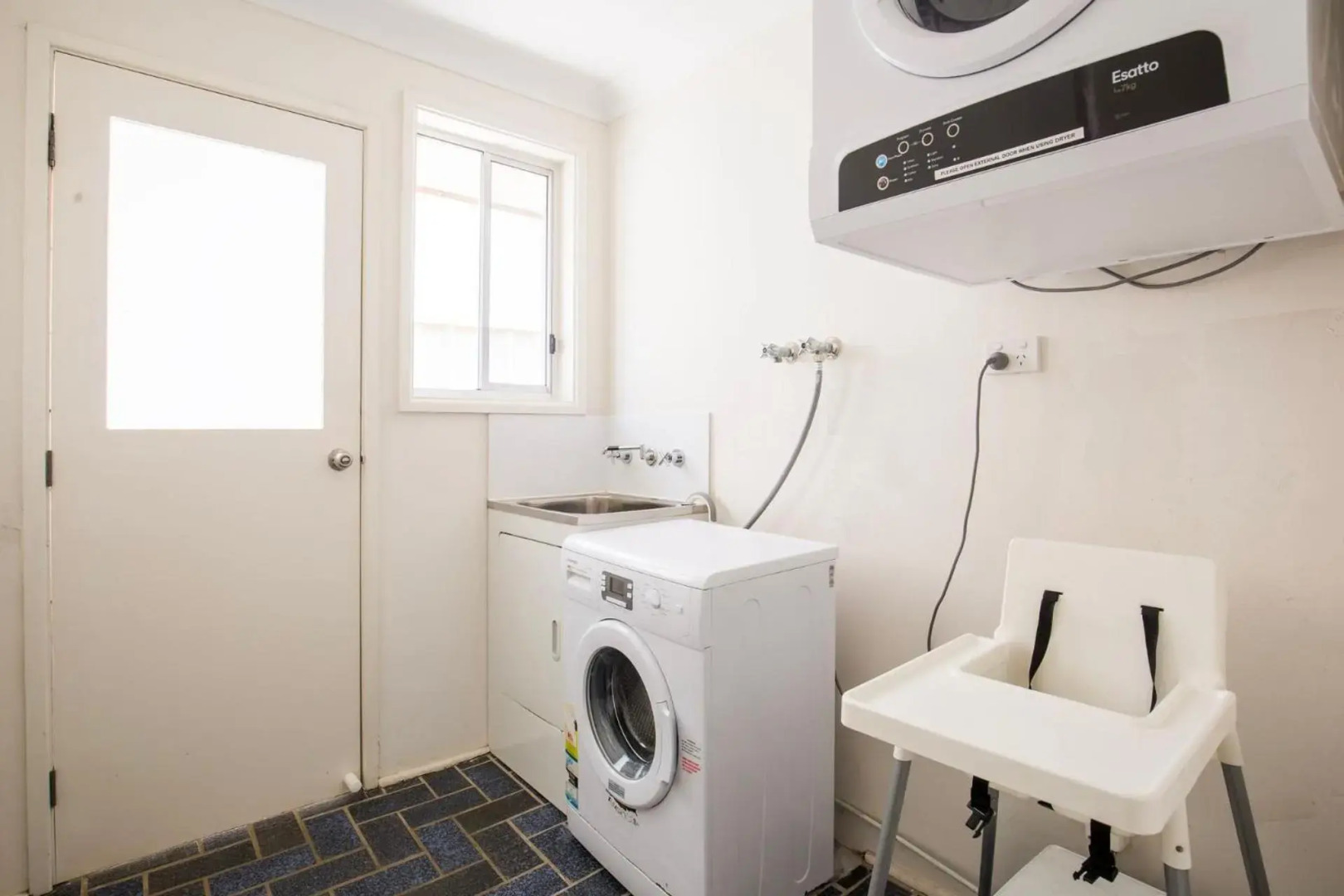 Sunbaker Beach House - 4 Mins to Beach - Pet Friendly with Fire Pit