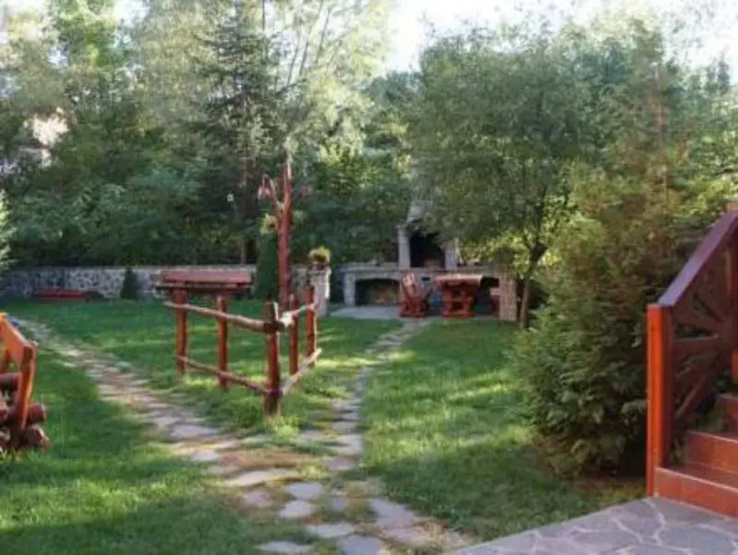 Raza Soarelui Pension