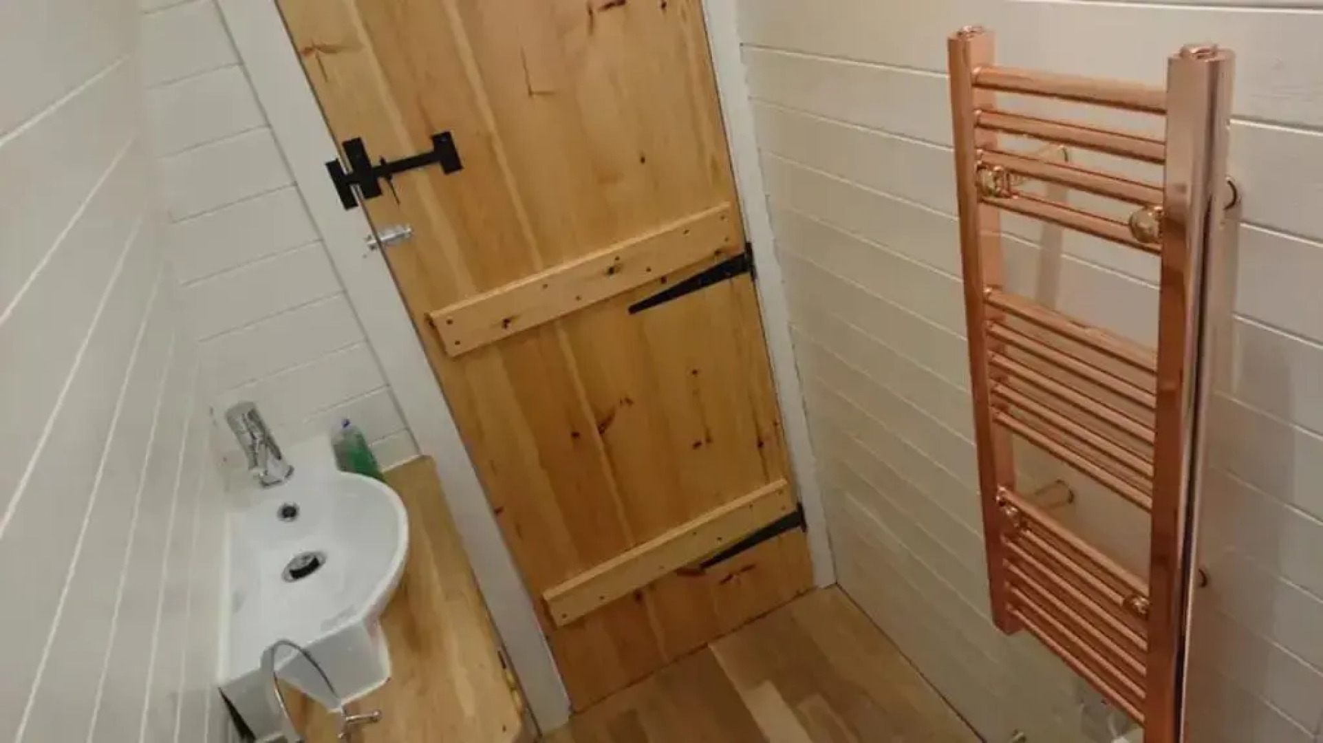 Owl Hut Cosy Ensuite Pod Snowdonia Coast Sleeps 2