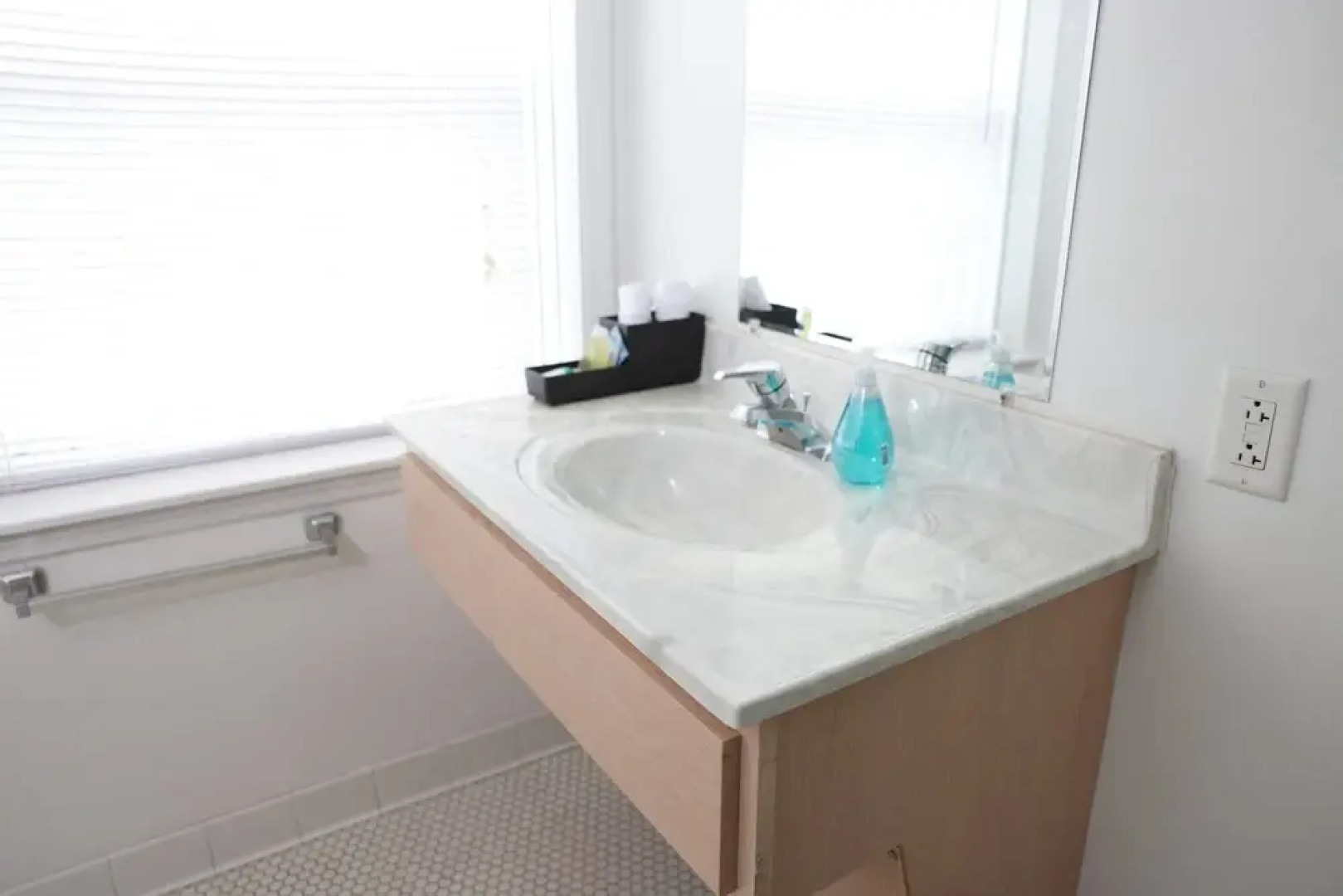 Cozy Off Campus Stay Near Everything