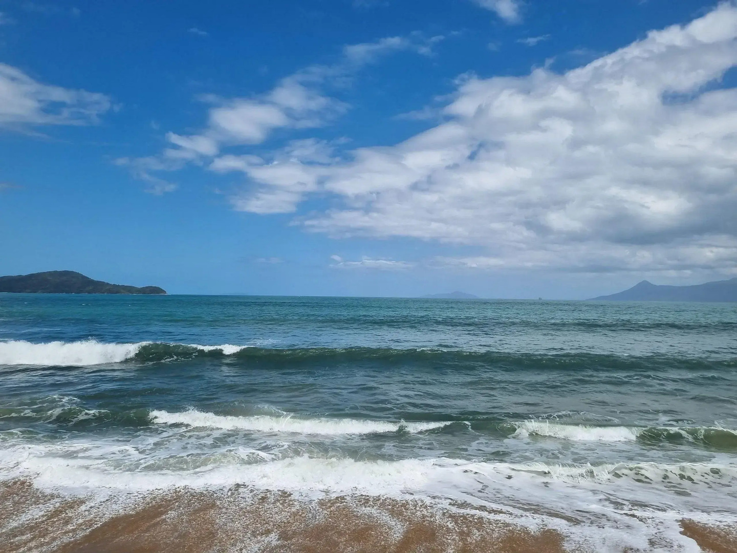 Apto em frente à praia em Caraguatatuba