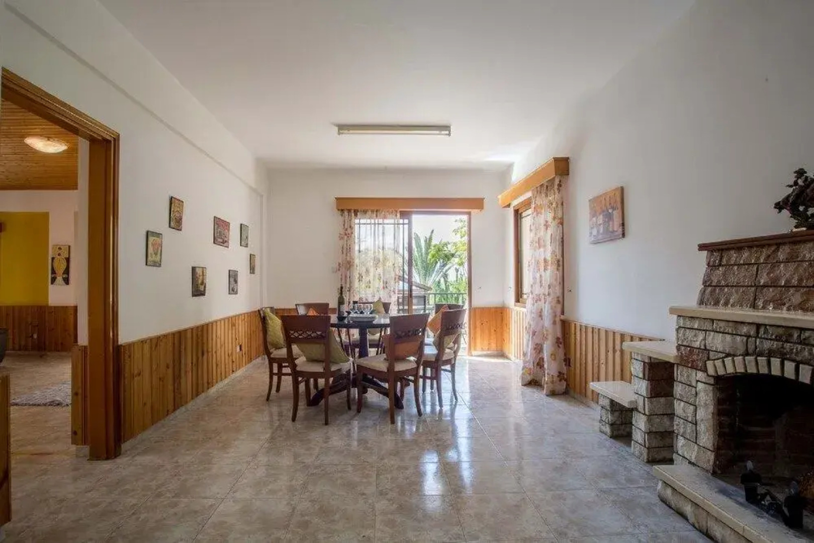 Coral Bay Sunkiss Villa