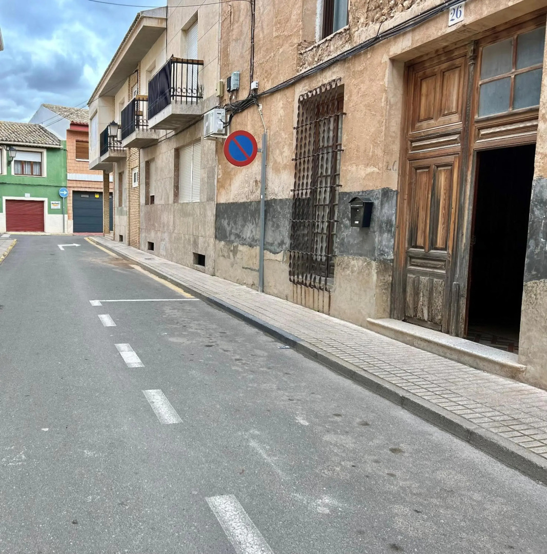 Self Catering Garden Apartment with a Private Garden and Shared Pool