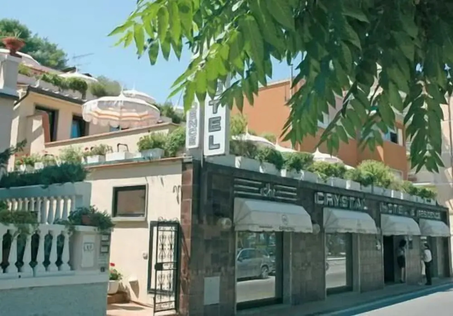 Hotel Crystal & Residence