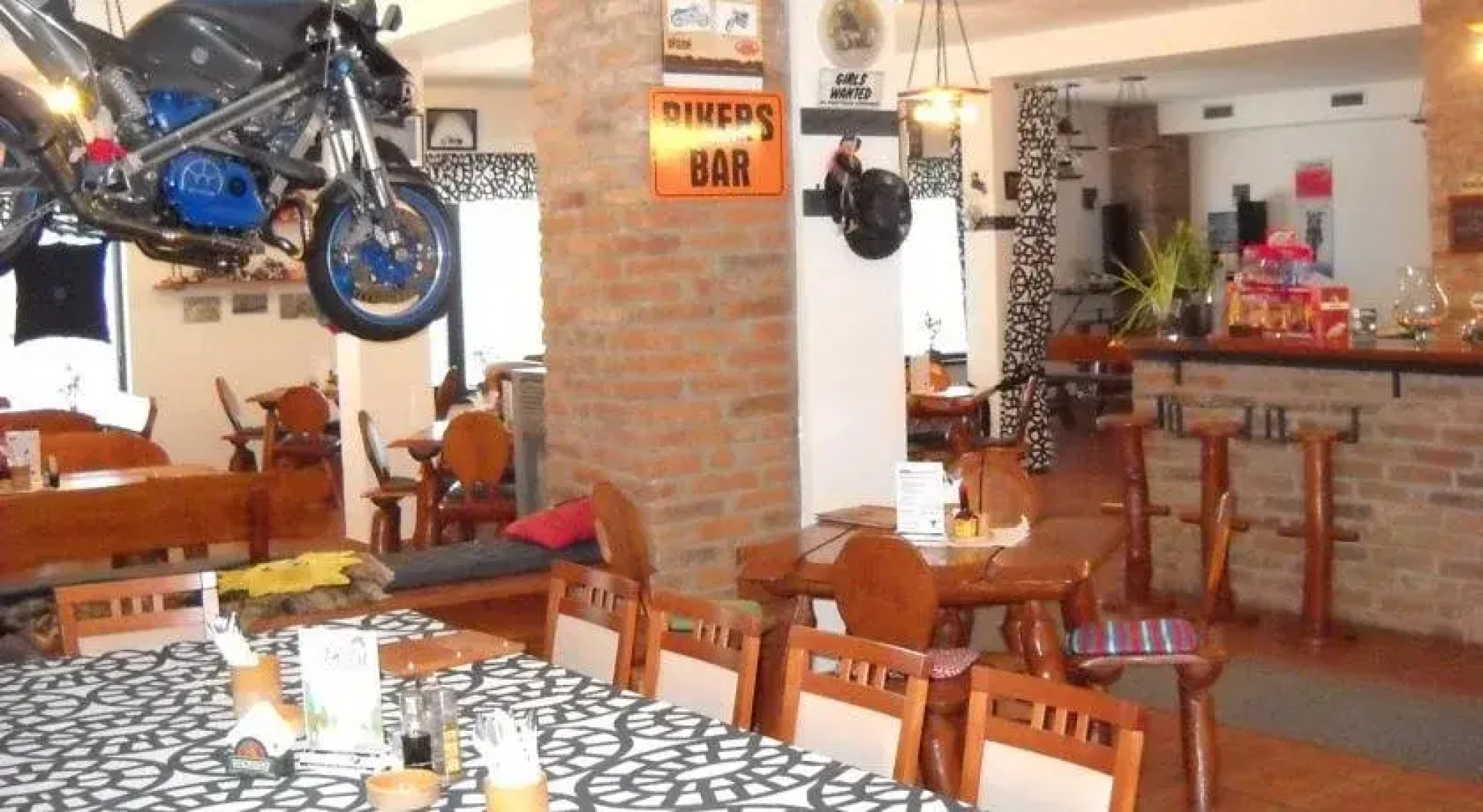 Penzion a Motobar Bravantice