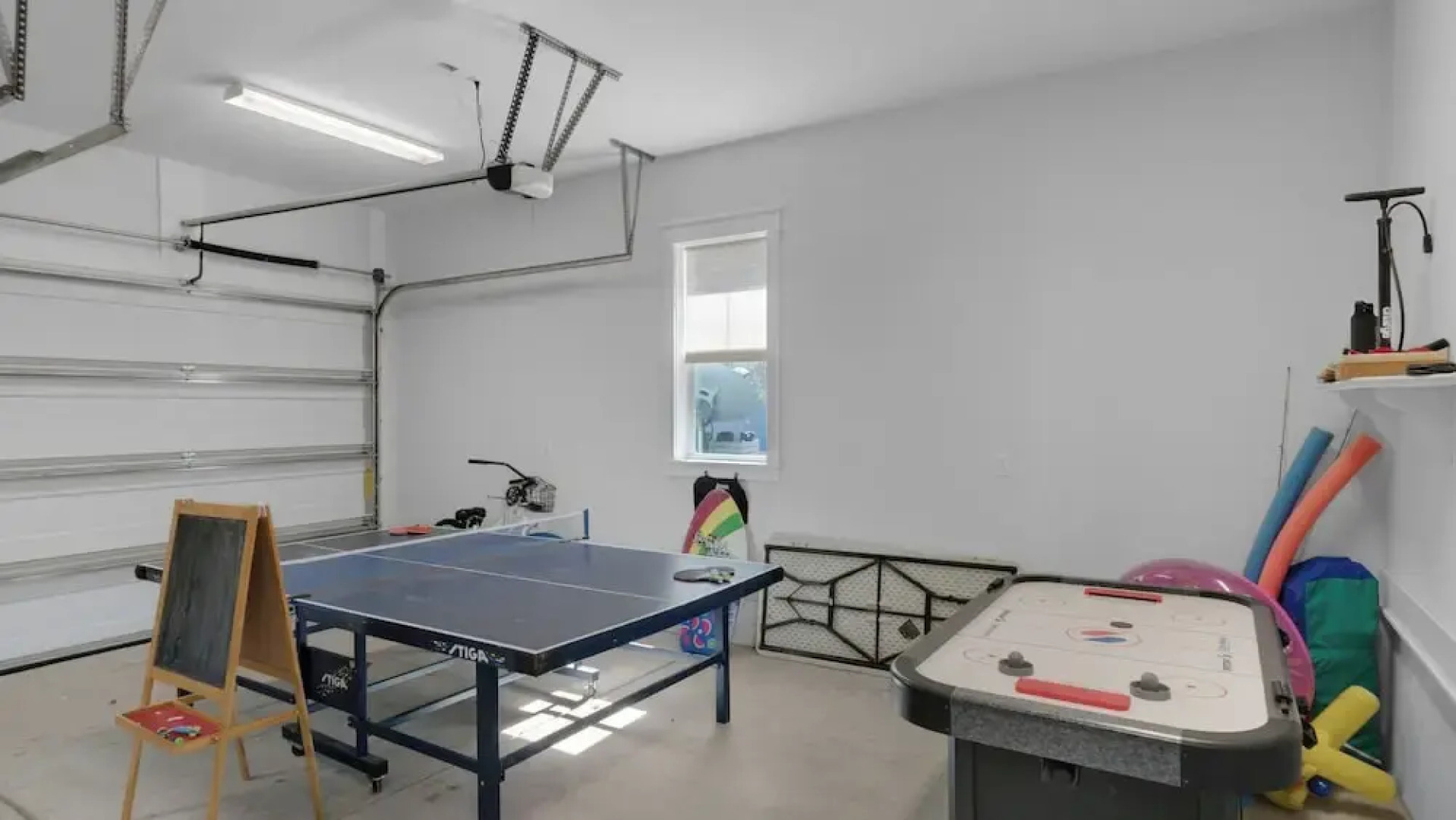 Modern Prominence Home ~ Game Room, 4 Bikes, Sleeps 13, Pet Friendly!