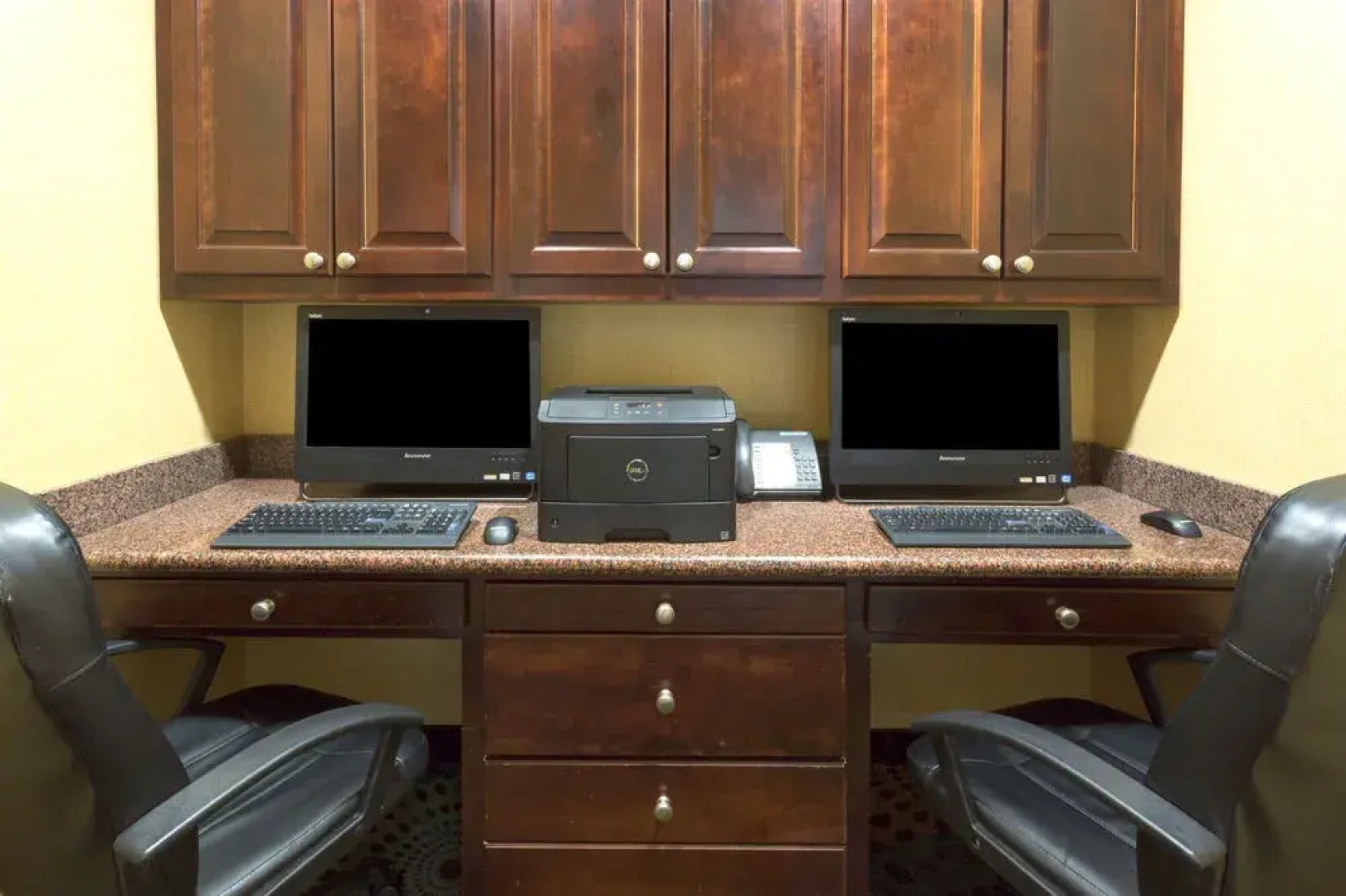 Holiday Inn Express & Suites Tower Center New Brunswick