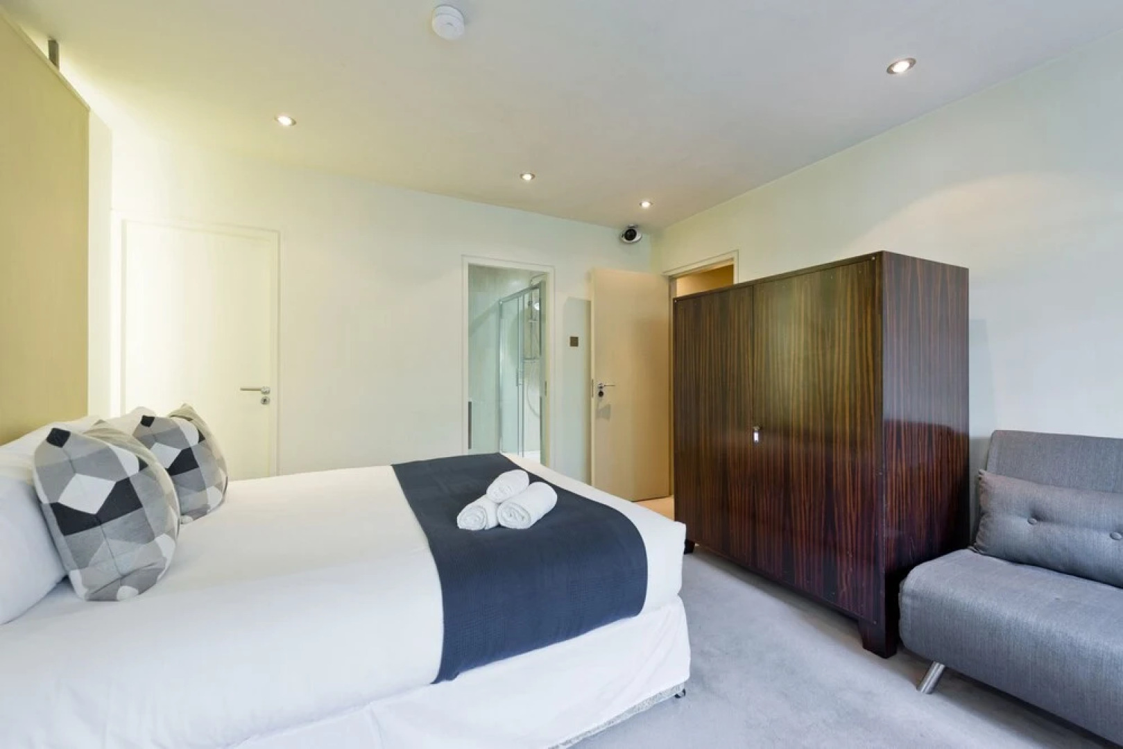 The Oscar Wilde Suite by 5STARSTAY