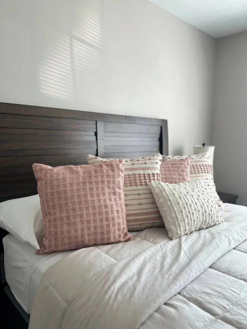 Fantastic Get Away Condo In Strongsville!