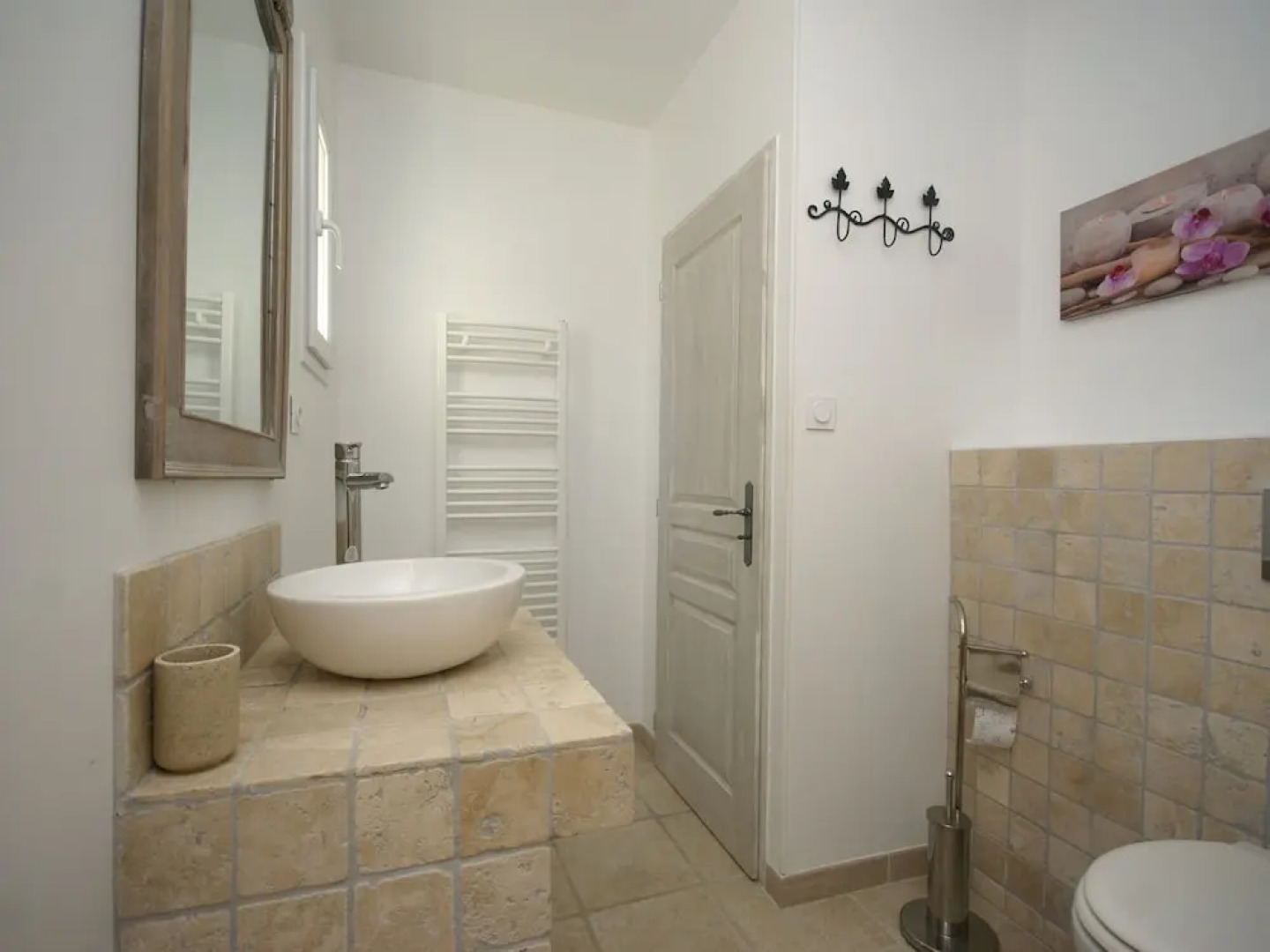 Recently Built Villa With Shared Swimming Pool Near the Village of Piolenc