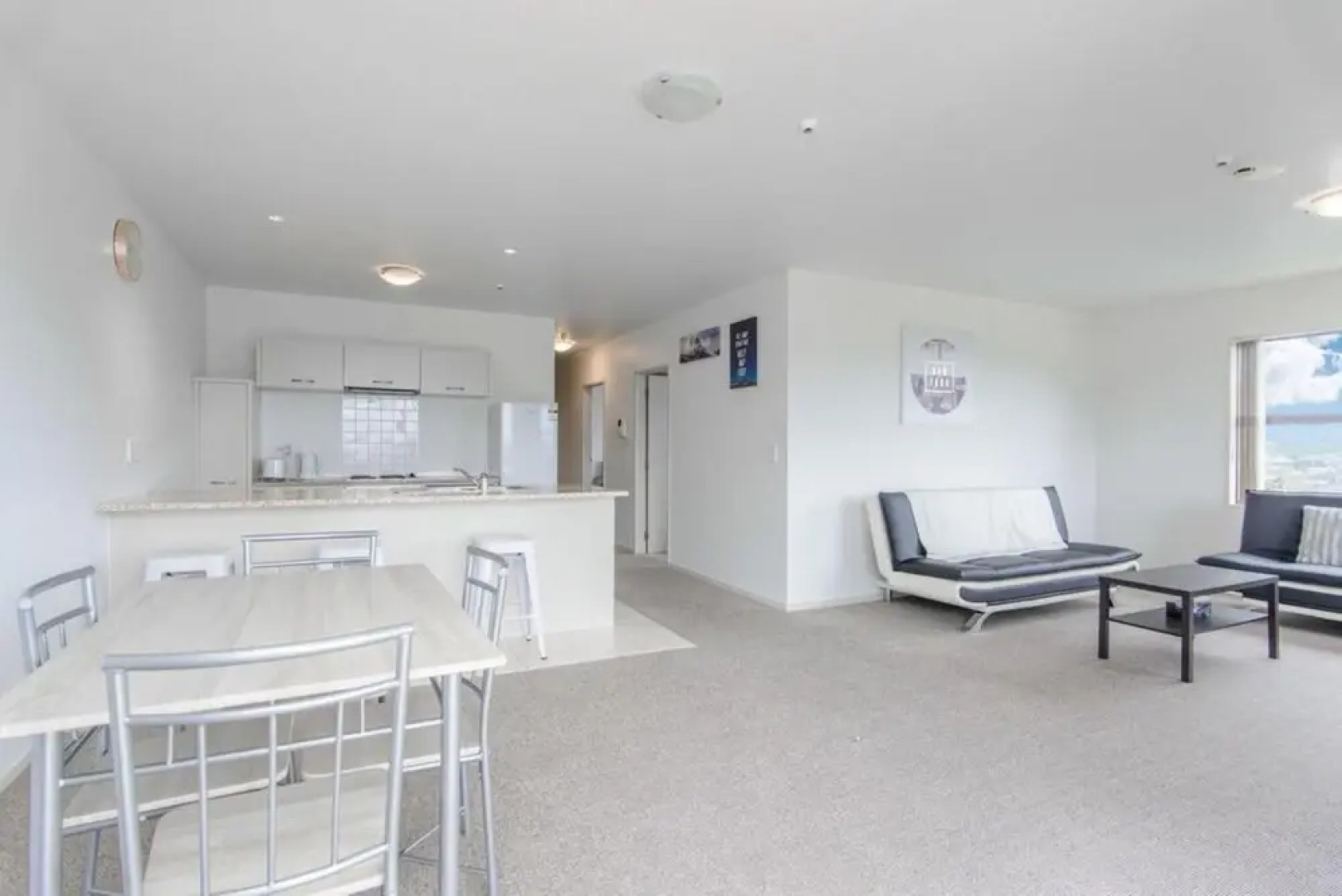 Cozy & Contemporary Apartment