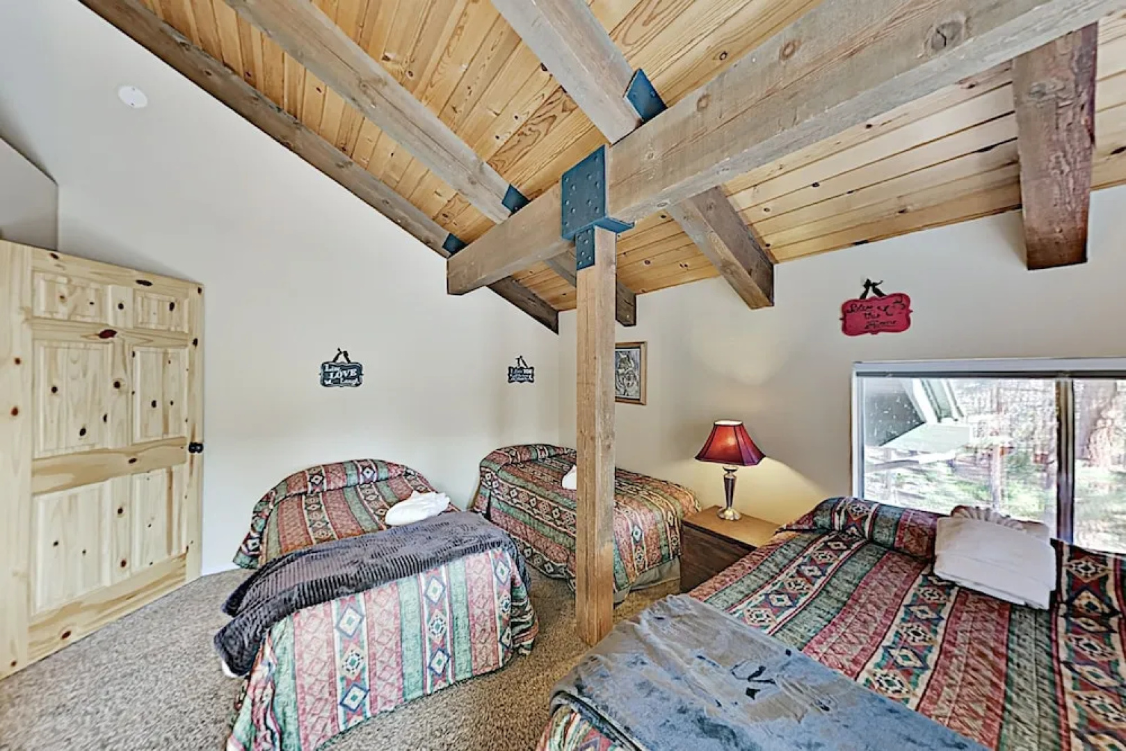 Expansive 7br W/ Hot Tub & Game Room 7 Bedroom Home