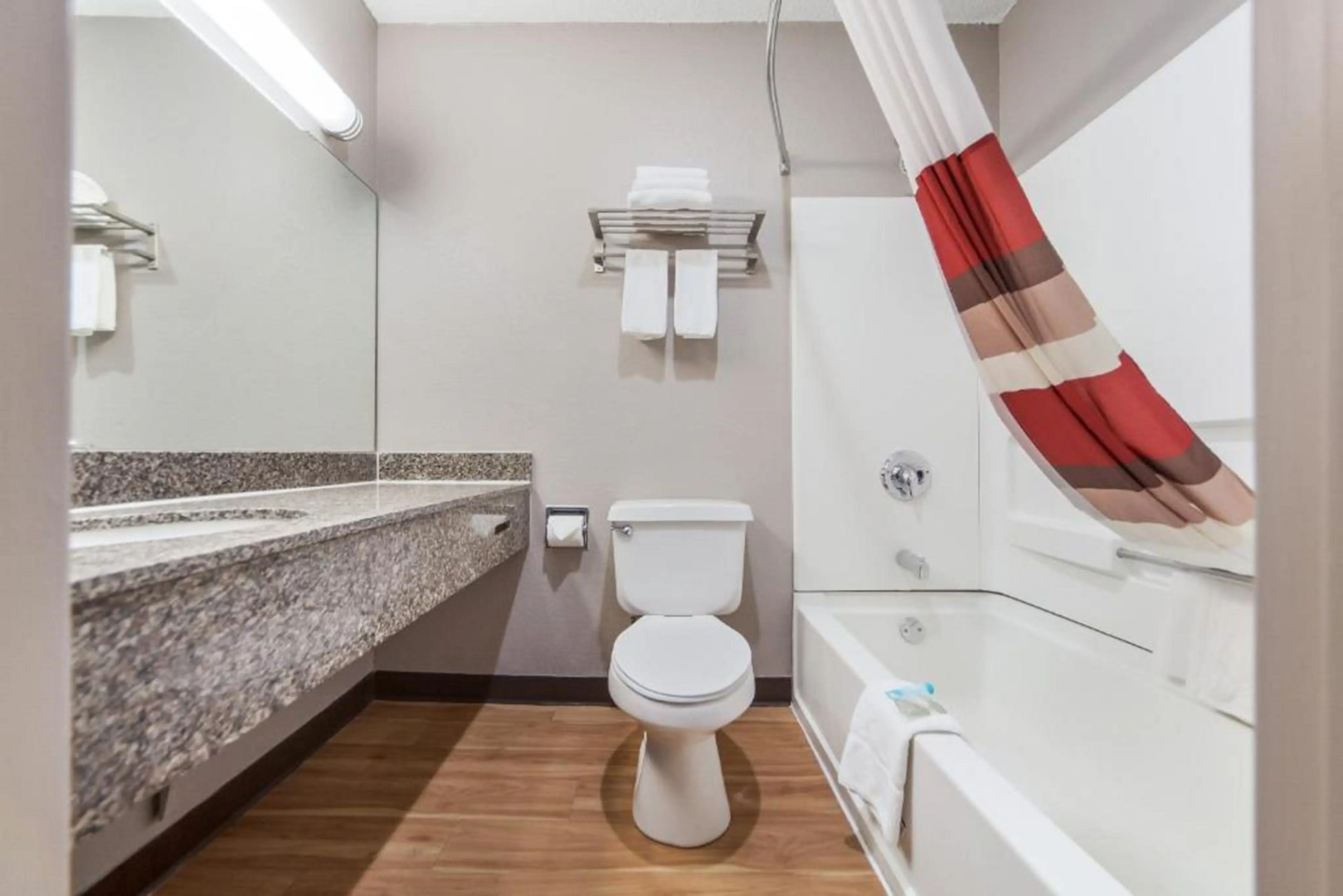 Red Roof Inn & Suites Omaha - Council Bluffs