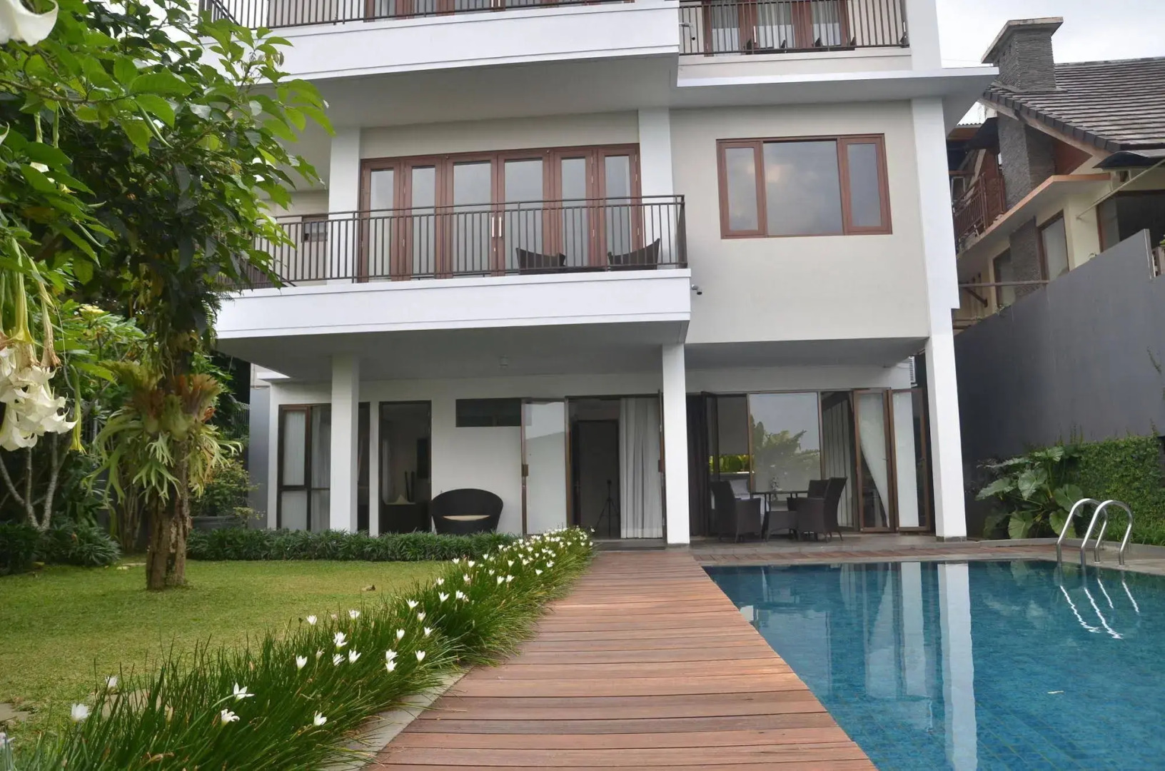 BreezeBlows City View 5BR with Pool + Familly Room