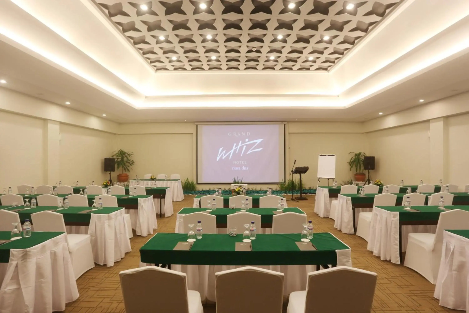 Отель Grand Whiz Nusa Dua