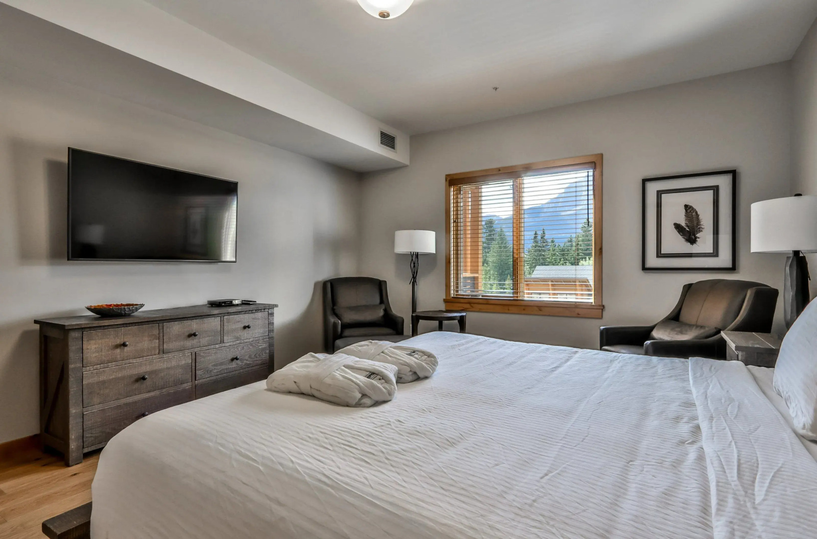 Rundle Cliffs Lodge by Spring Creek Vacation