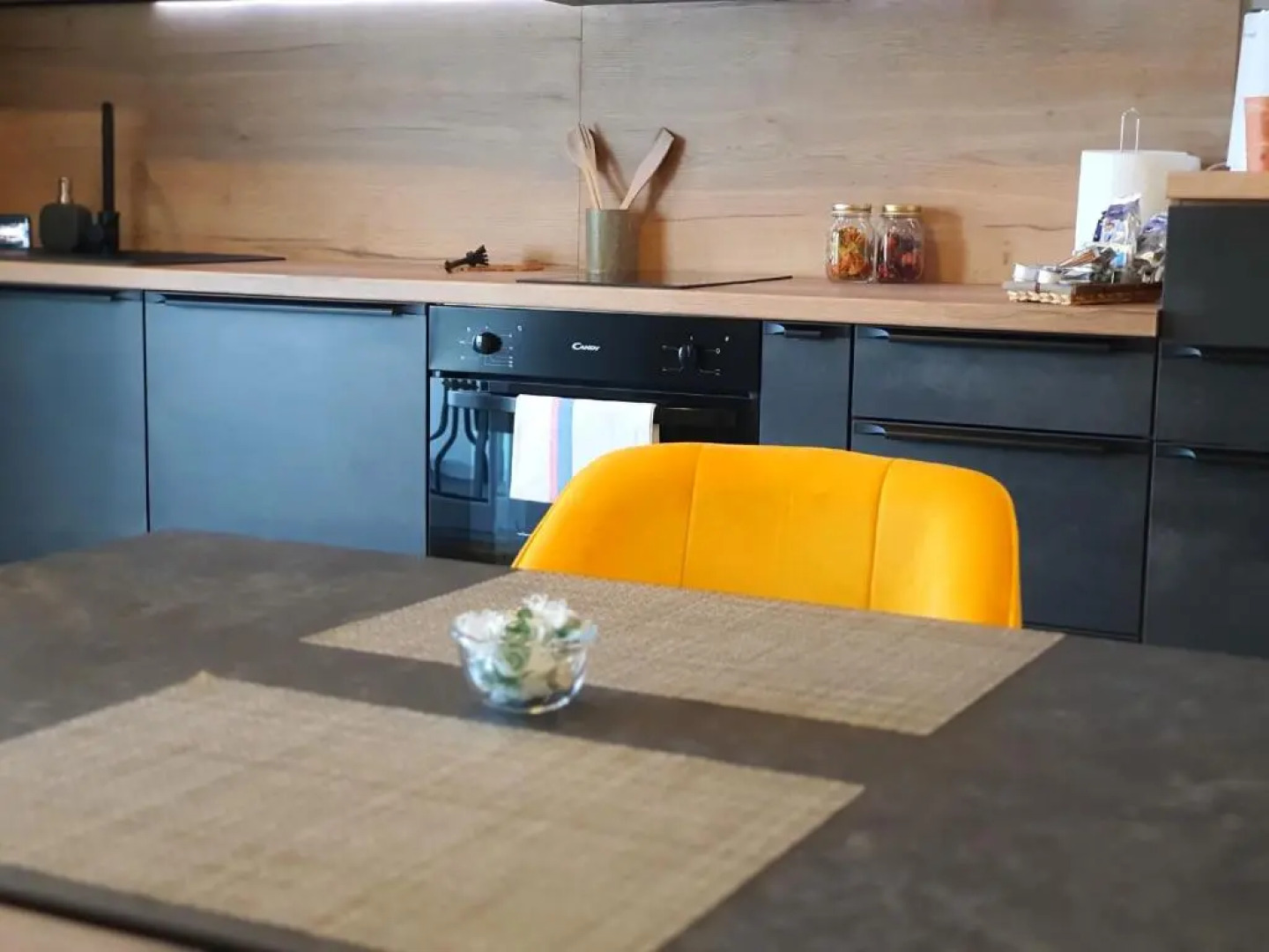 Eriss Studio Suite - OZone building apartment