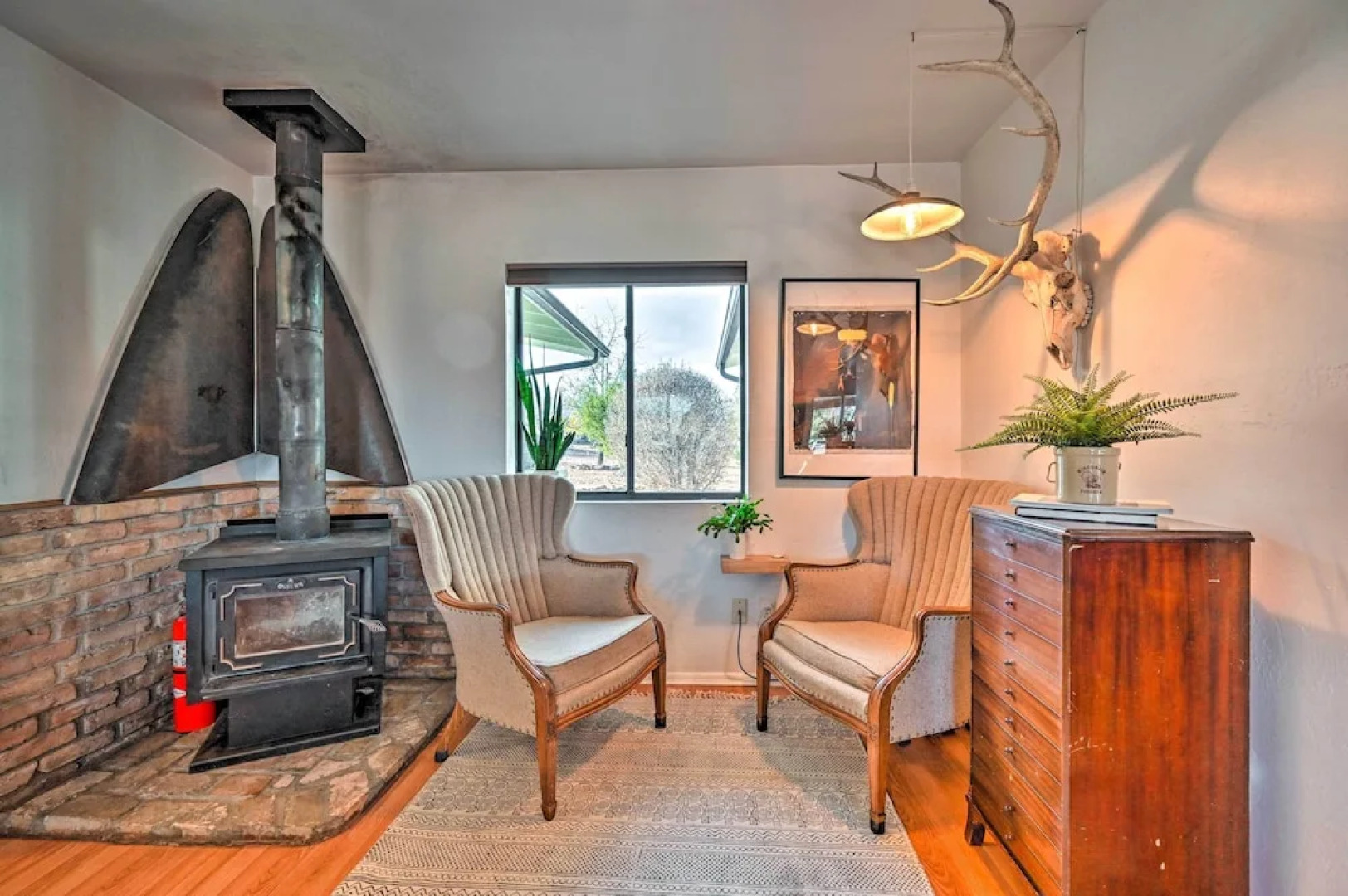 Pet-friendly Gem w/ Treehouse: 20 Mi to Sedona