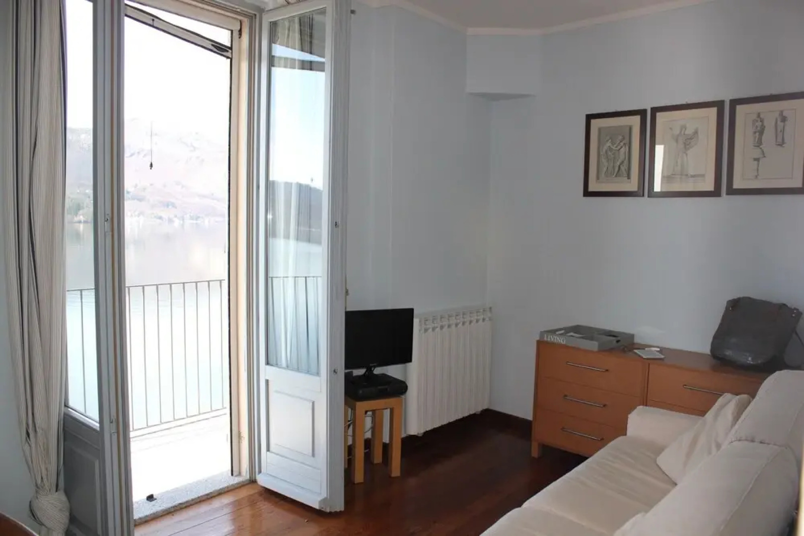 Lakefront Apartment With Spectacular Views