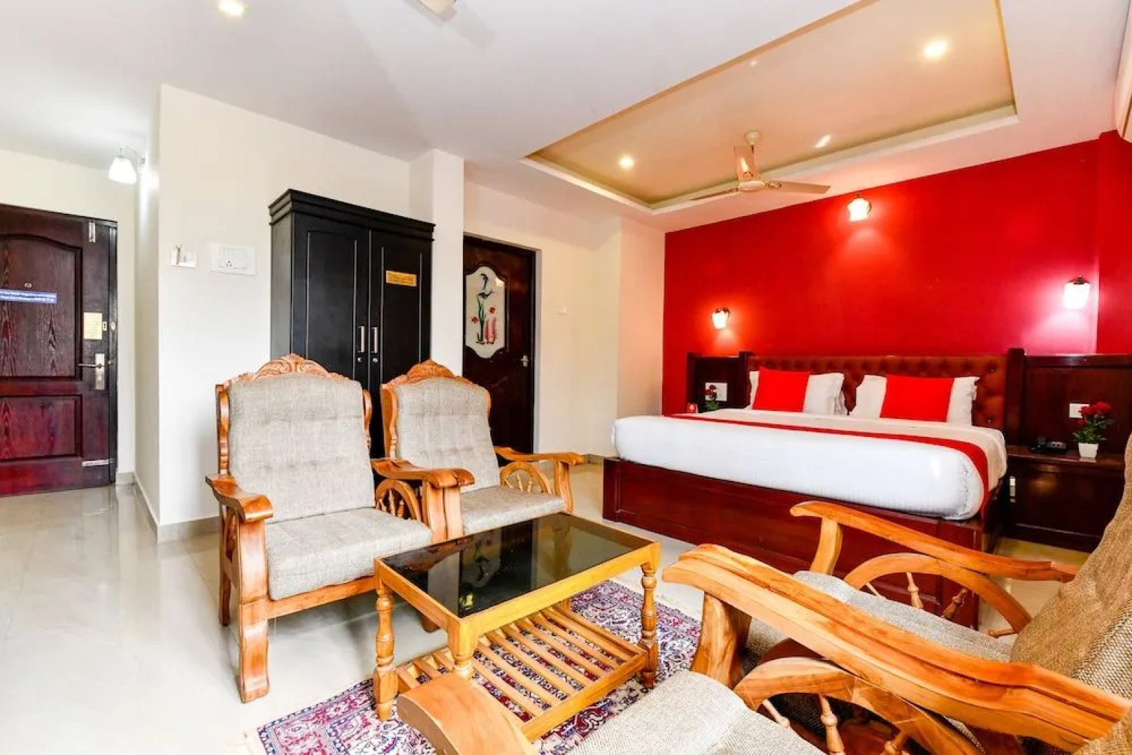 Oyo 28276 Harshavardhana Inn