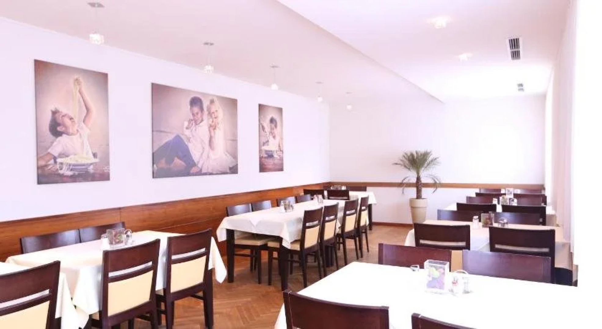 Hotel & Konditorei May