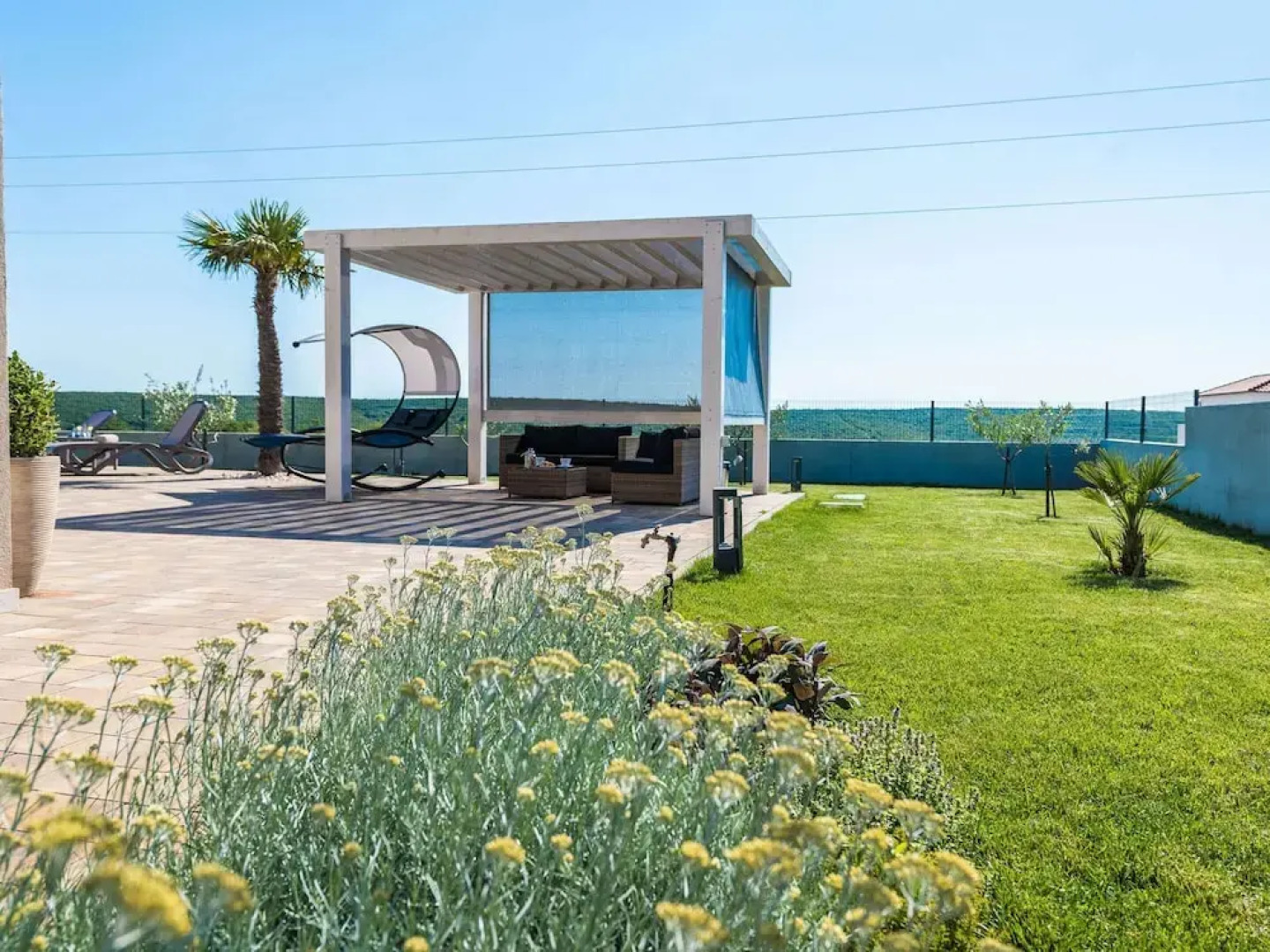 Superb 5 Villa With Heatable Pool Terrace, 4 en Suite Bedrooms, 5 km From sea