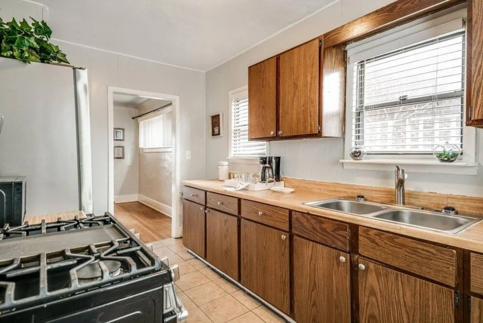 Shiny and comfortable Oakland House