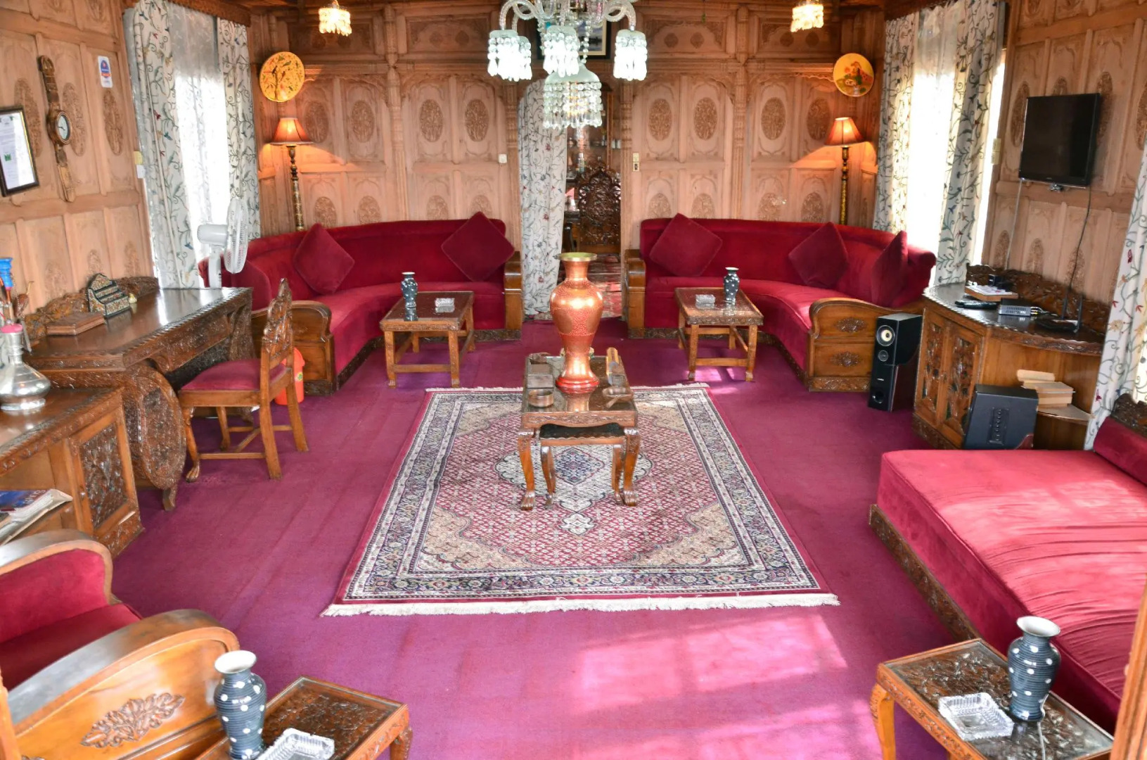 Floating Heaven Group of Houseboats