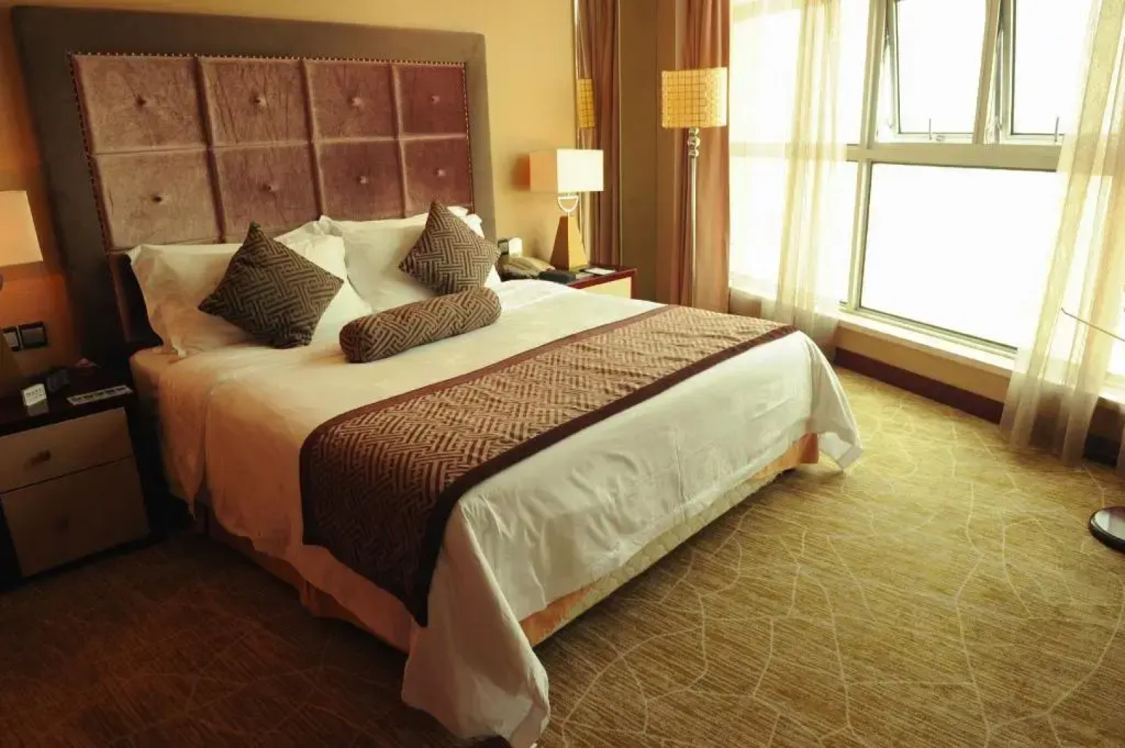 XinHua JianGuo Hotel