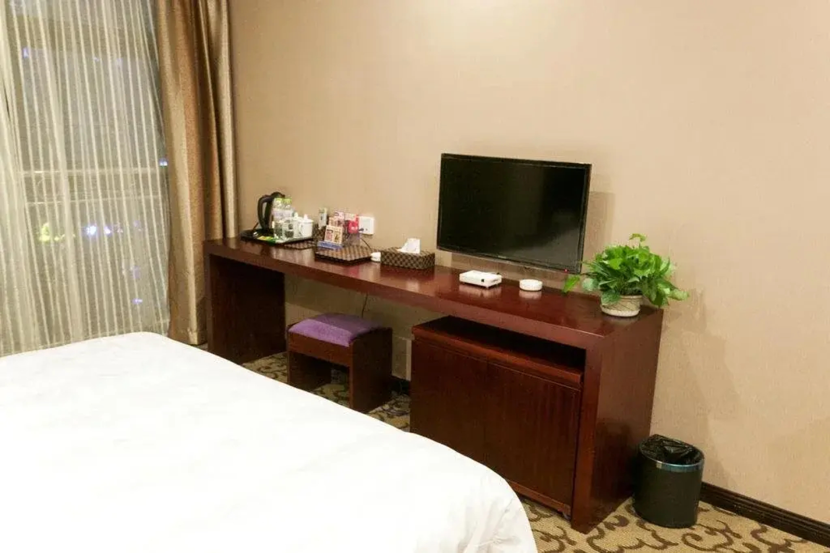 Liangjiang Shiguang Inn