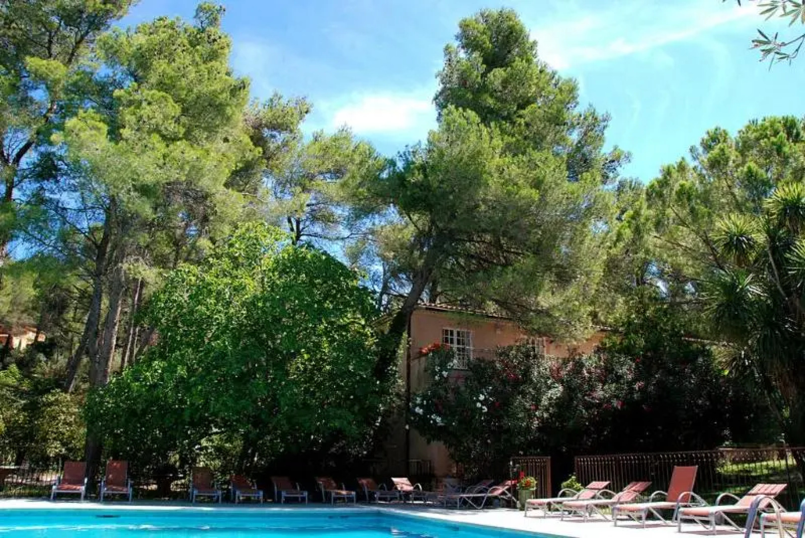 Hotel Les Mazets Des Roches